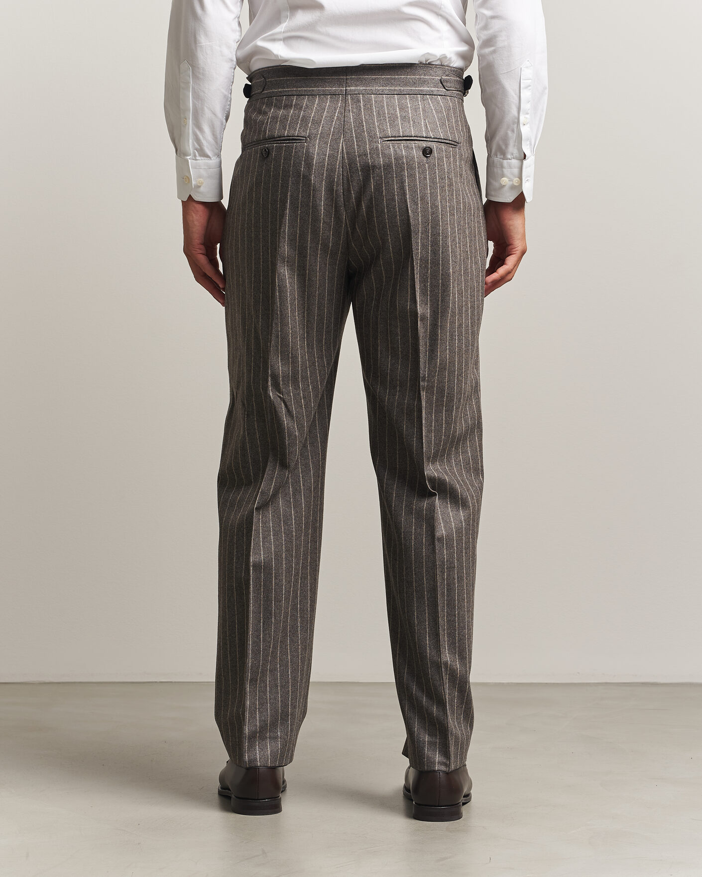 Herr | Byxor | Tiger of Sweden | Theo Wool Pleated Pinstriped Trousers Grey Brown