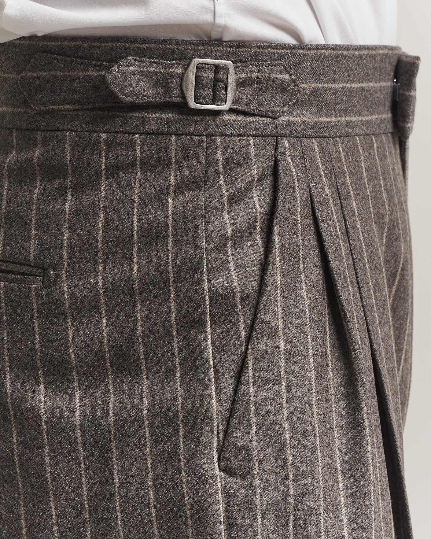 Herr | Byxor | Tiger of Sweden | Theo Wool Pleated Pinstriped Trousers Grey Brown