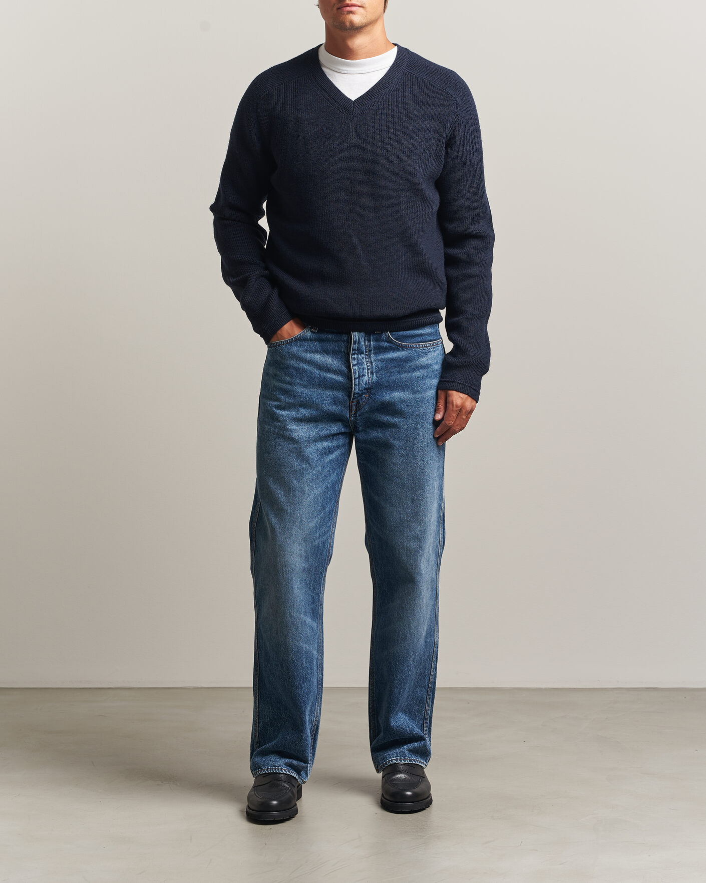 Herr | Tröjor | Tiger of Sweden | Logan Wool Knitted V-Neck Night Grape