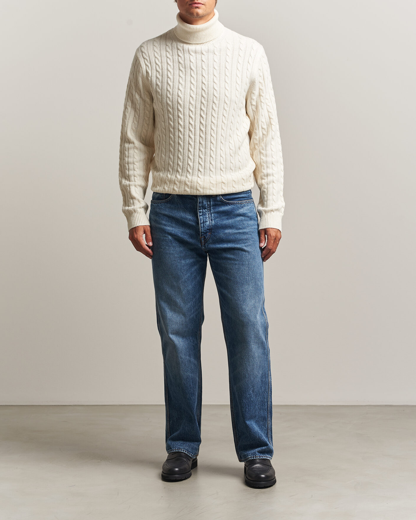 Herr | Tröjor | Tiger of Sweden | Wilde Wool/Cashmere Cable Turtleneck Porcelain Cream