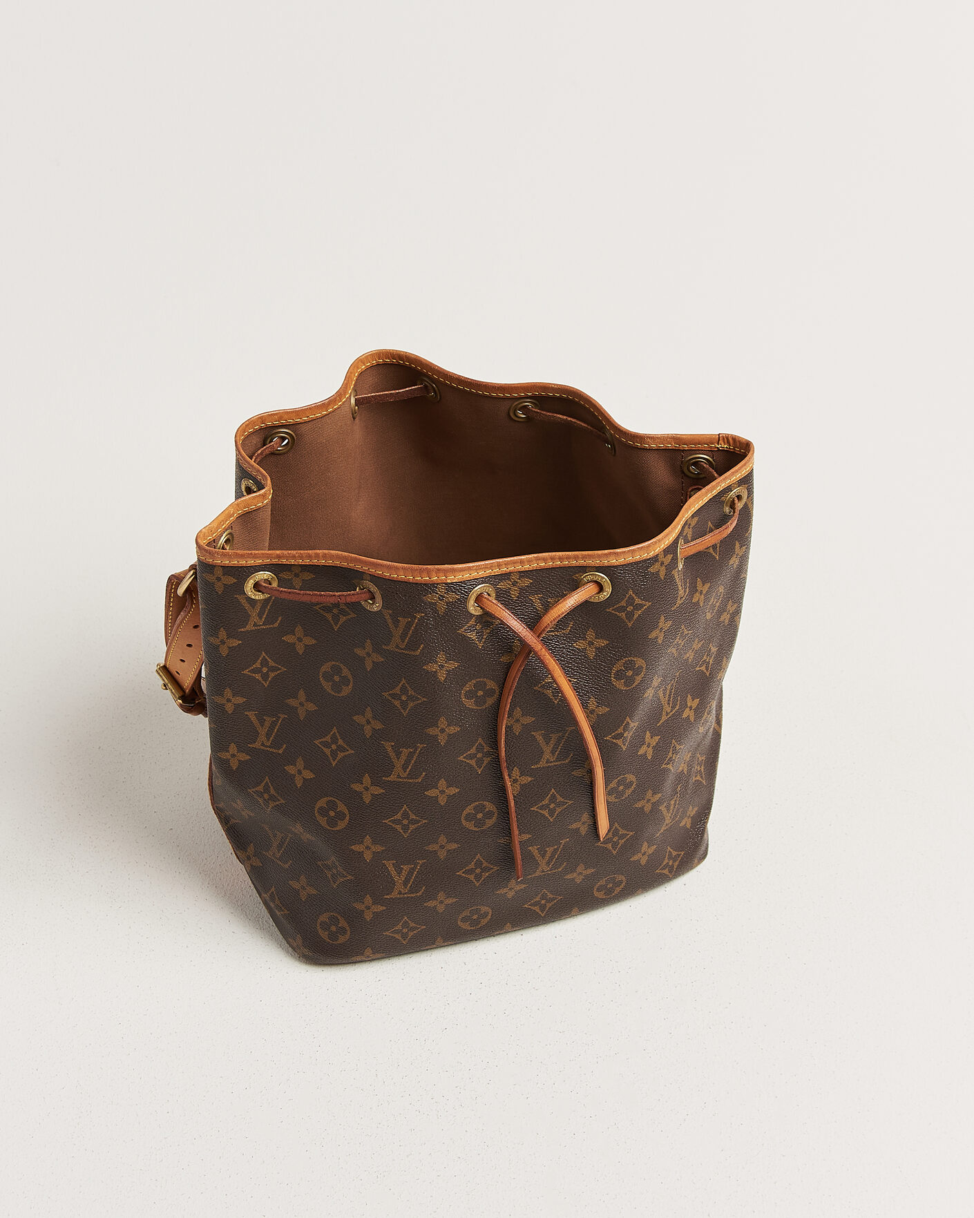 Herr | Pre-Owned & Vintage Bags | Louis Vuitton Pre-Owned | Petit Noé Monogram