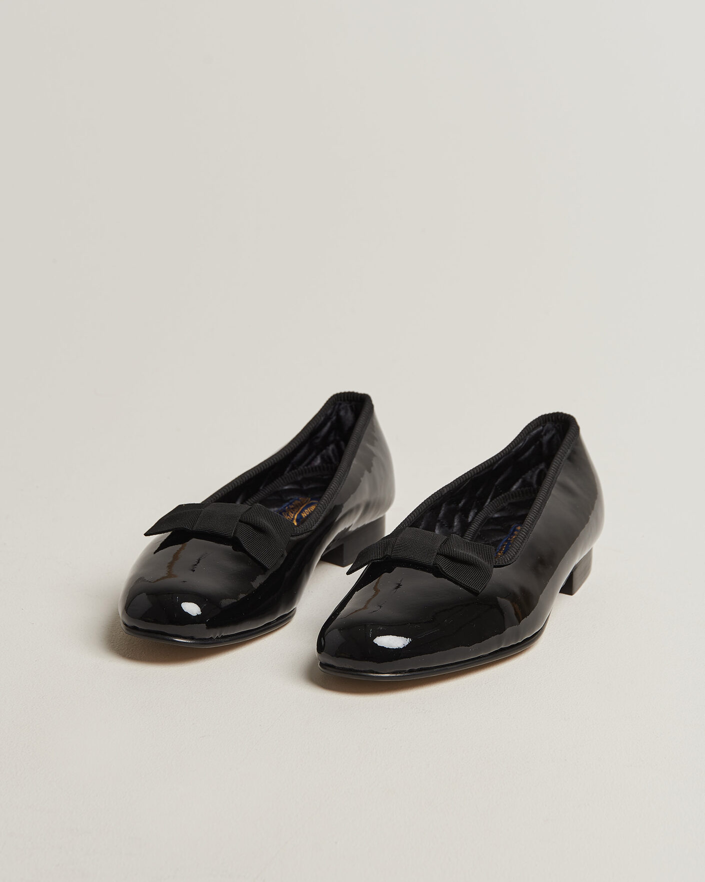 Herr | Lackskor | Bowhill & Elliott | Patent Opera Pump Black