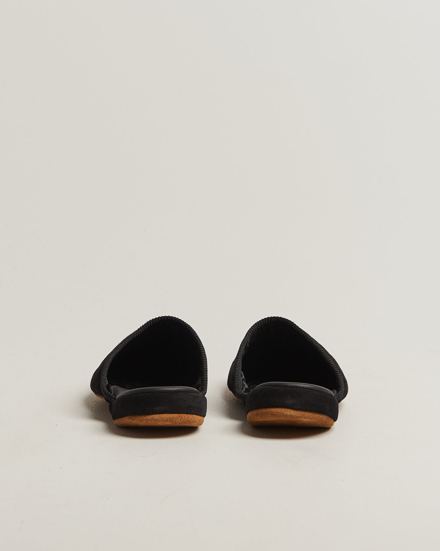 Herr | Sandaler & Tofflor | Bowhill & Elliott | Mule Slipper Quilt Lining Black Suede