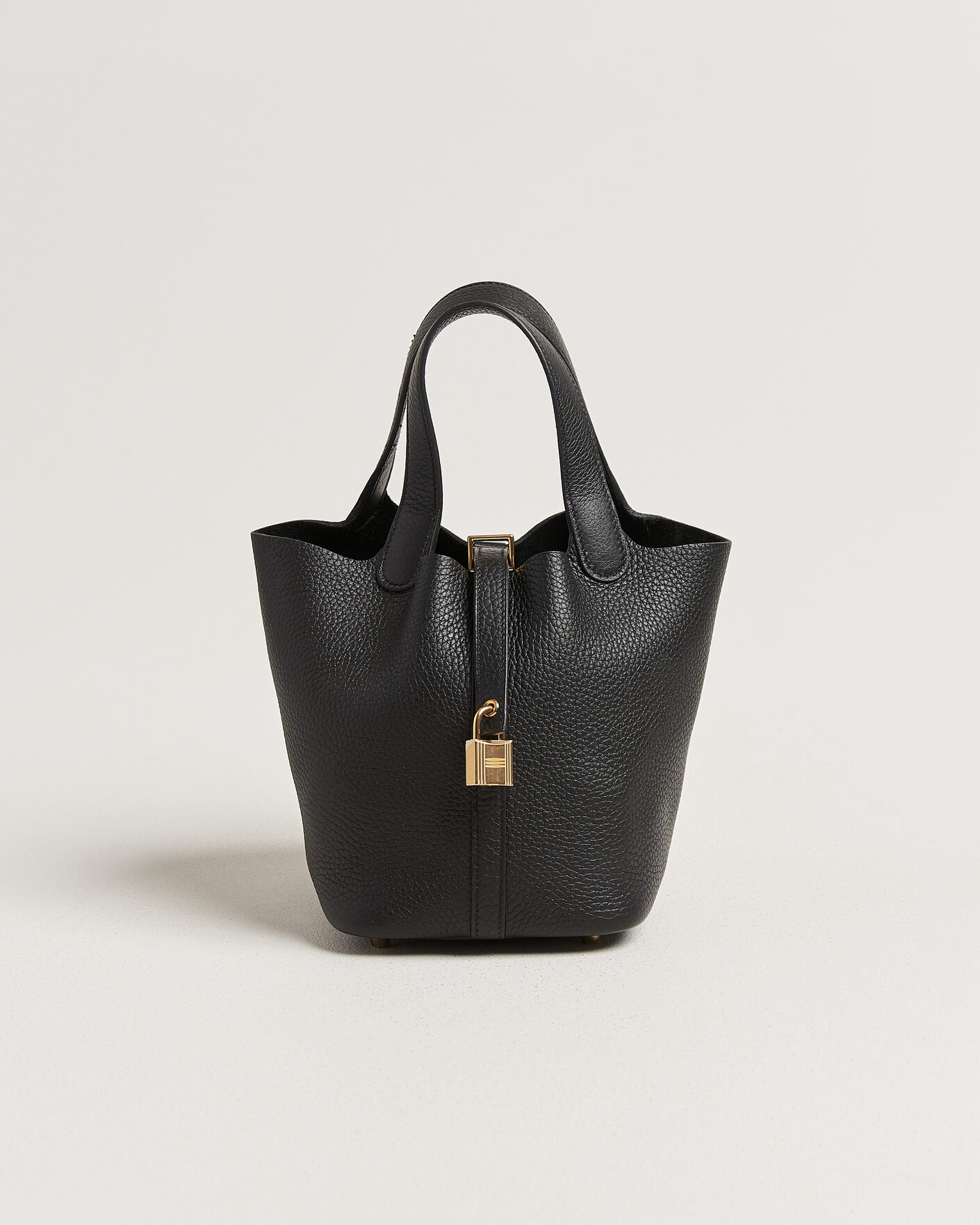 Herr | Pre-Owned & Vintage Bags | Hermès Pre-Owned | Picotin Lock 18 Black