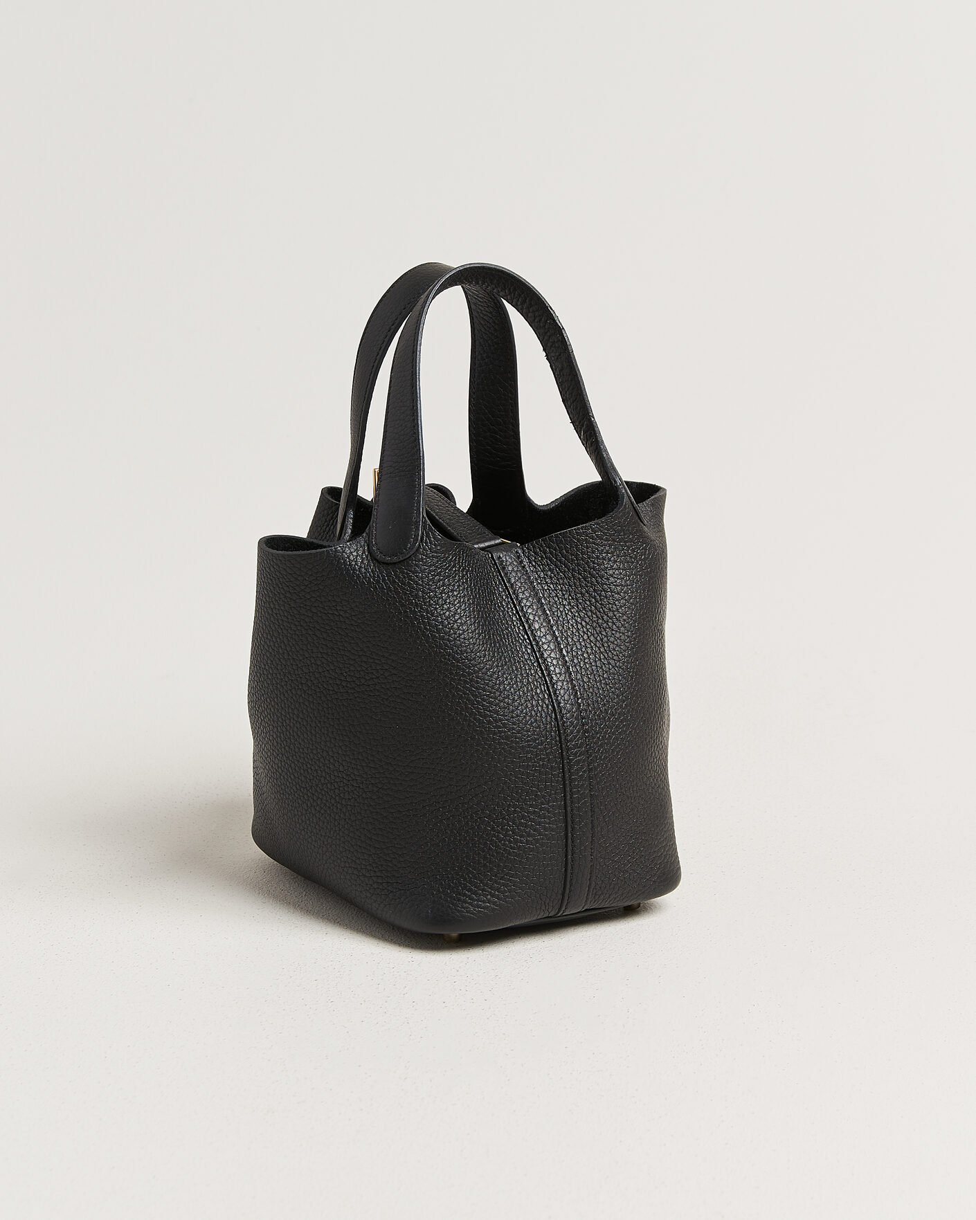 Herr | Pre-Owned & Vintage Bags | Hermès Pre-Owned | Picotin Lock 18 Black
