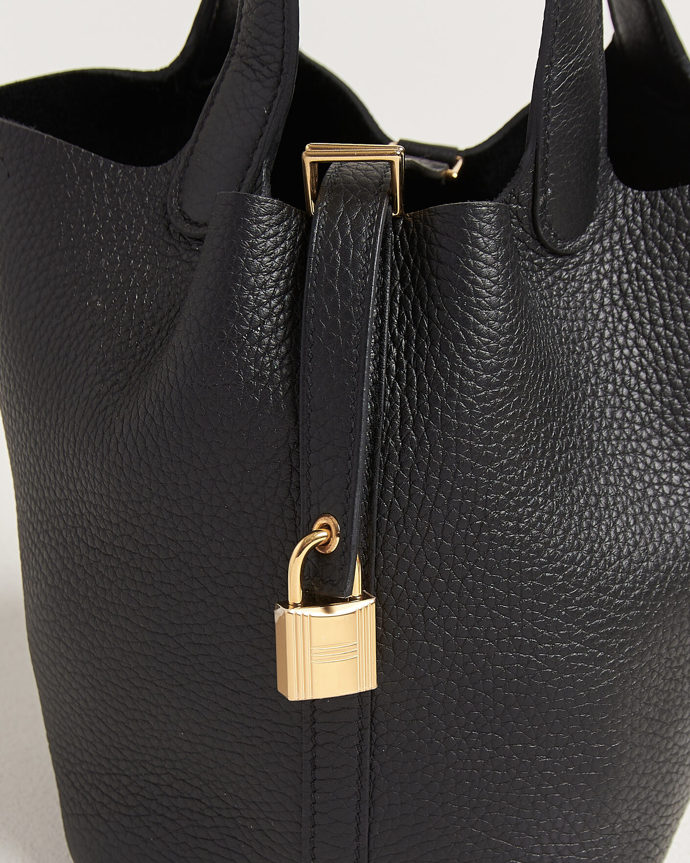 Herr | Pre-Owned & Vintage Bags | Hermès Pre-Owned | Picotin Lock 18 Black