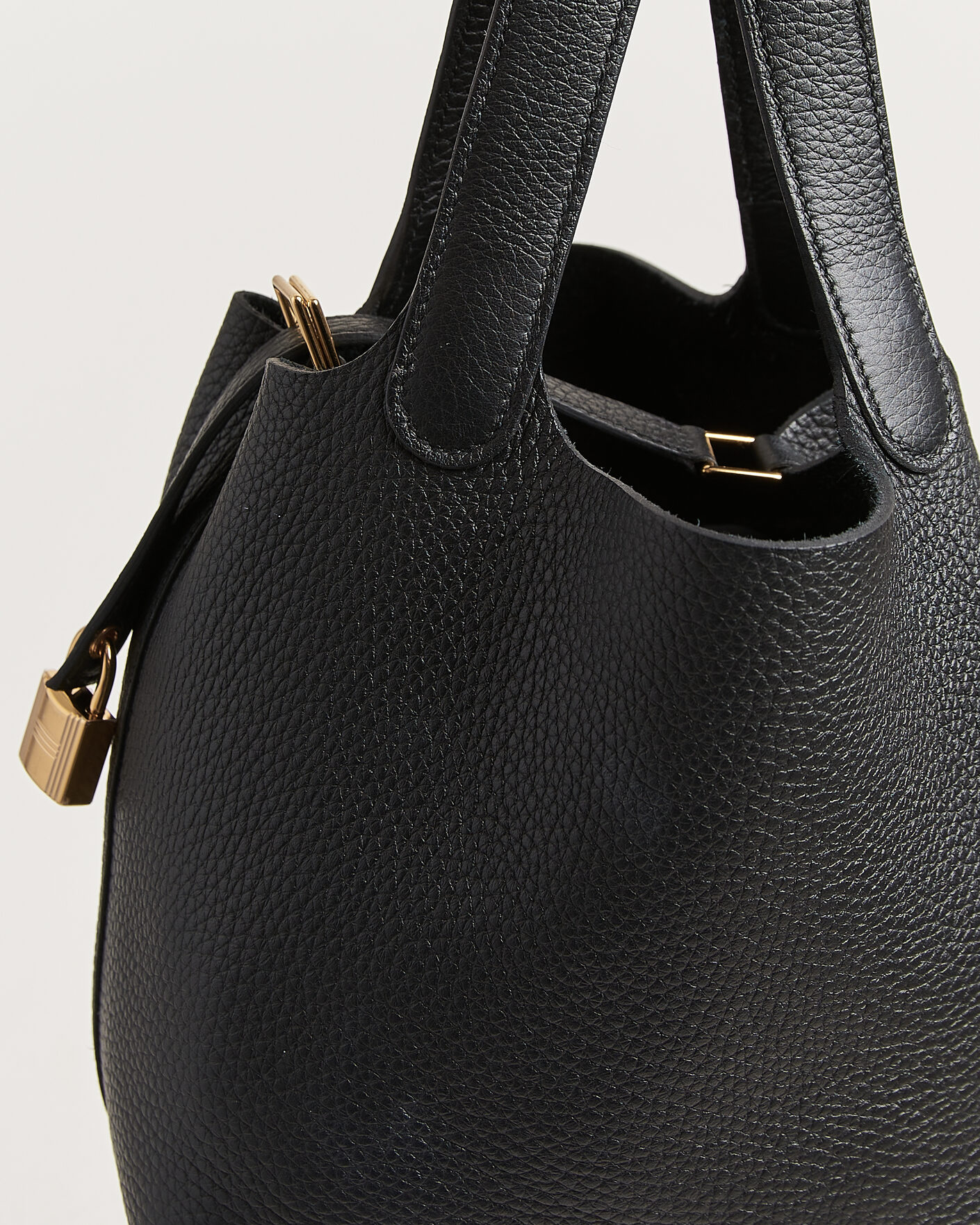 Herr | Pre-Owned & Vintage Bags | Hermès Pre-Owned | Picotin Lock 18 Black