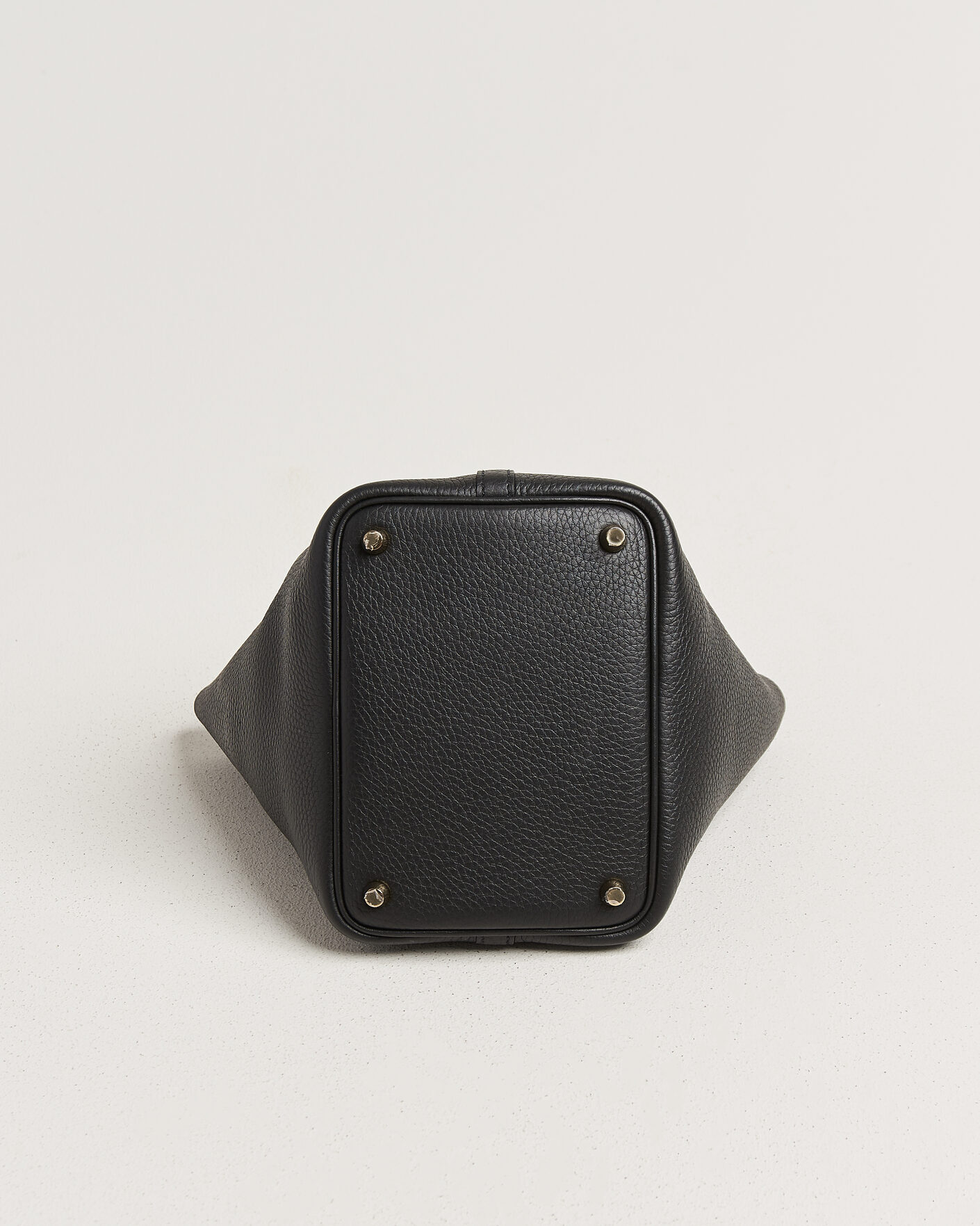 Herr | Pre-Owned & Vintage Bags | Hermès Pre-Owned | Picotin Lock 18 Black