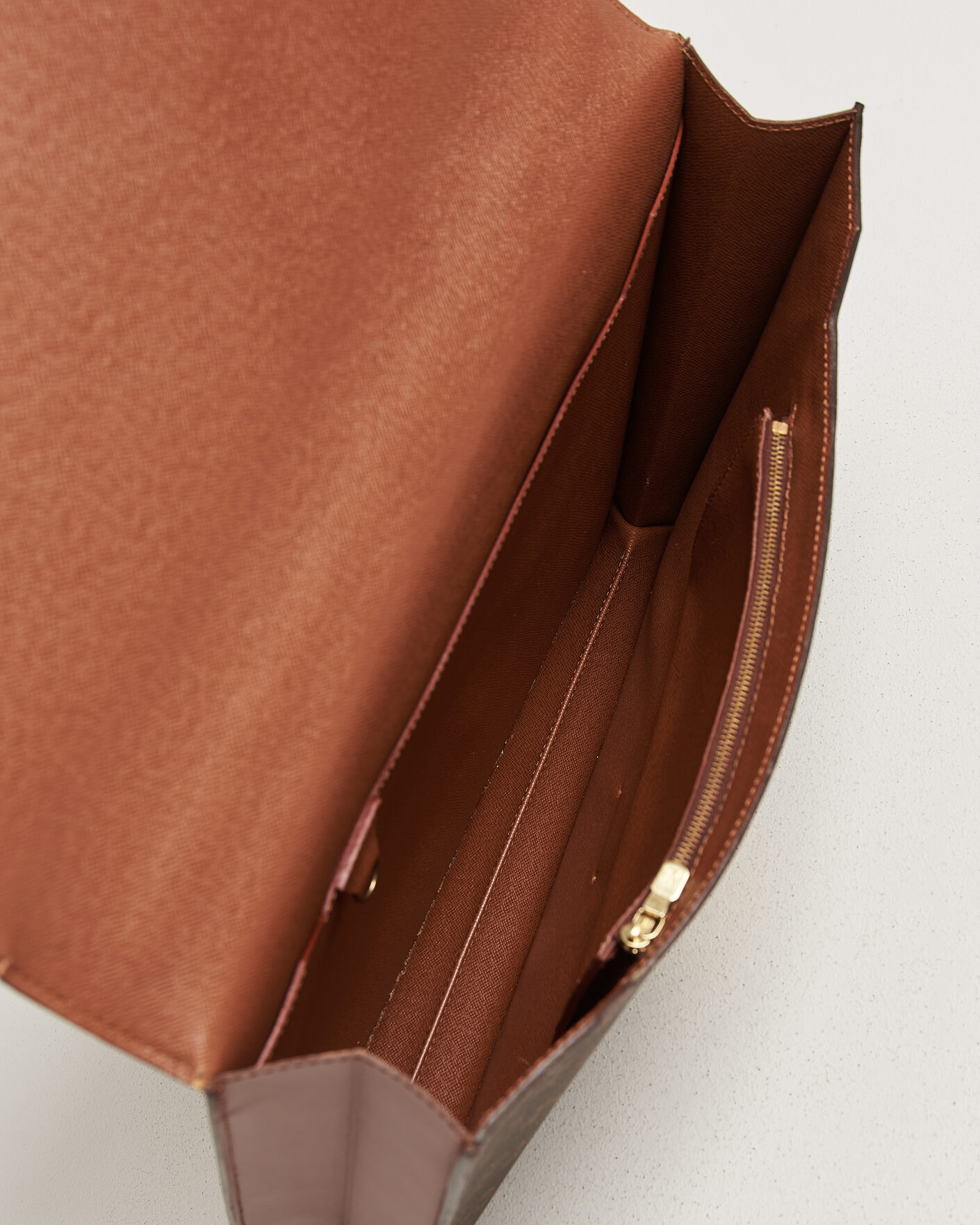 Herr | Pre-Owned & Vintage Bags | Louis Vuitton Pre-Owned | Porte Document Bandouliére Monogram