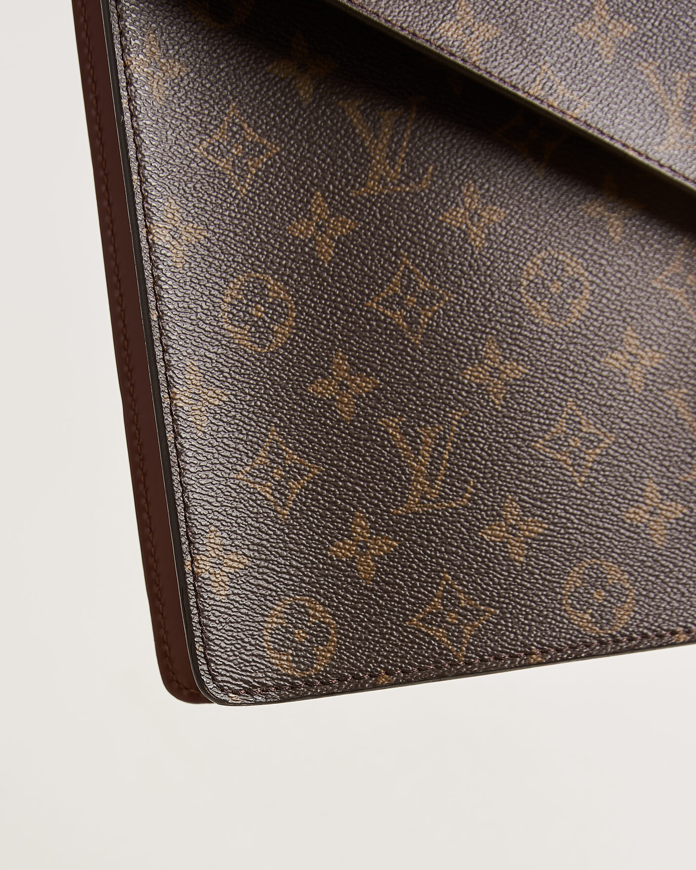 Herr | Pre-Owned & Vintage Bags | Louis Vuitton Pre-Owned | Porte Document Bandouliére Monogram