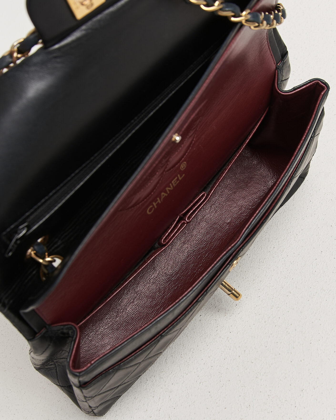 Herr | Pre-Owned & Vintage Bags | Chanel Pre-Owned | Classic Medium Double Flap Bag Lambskin Black