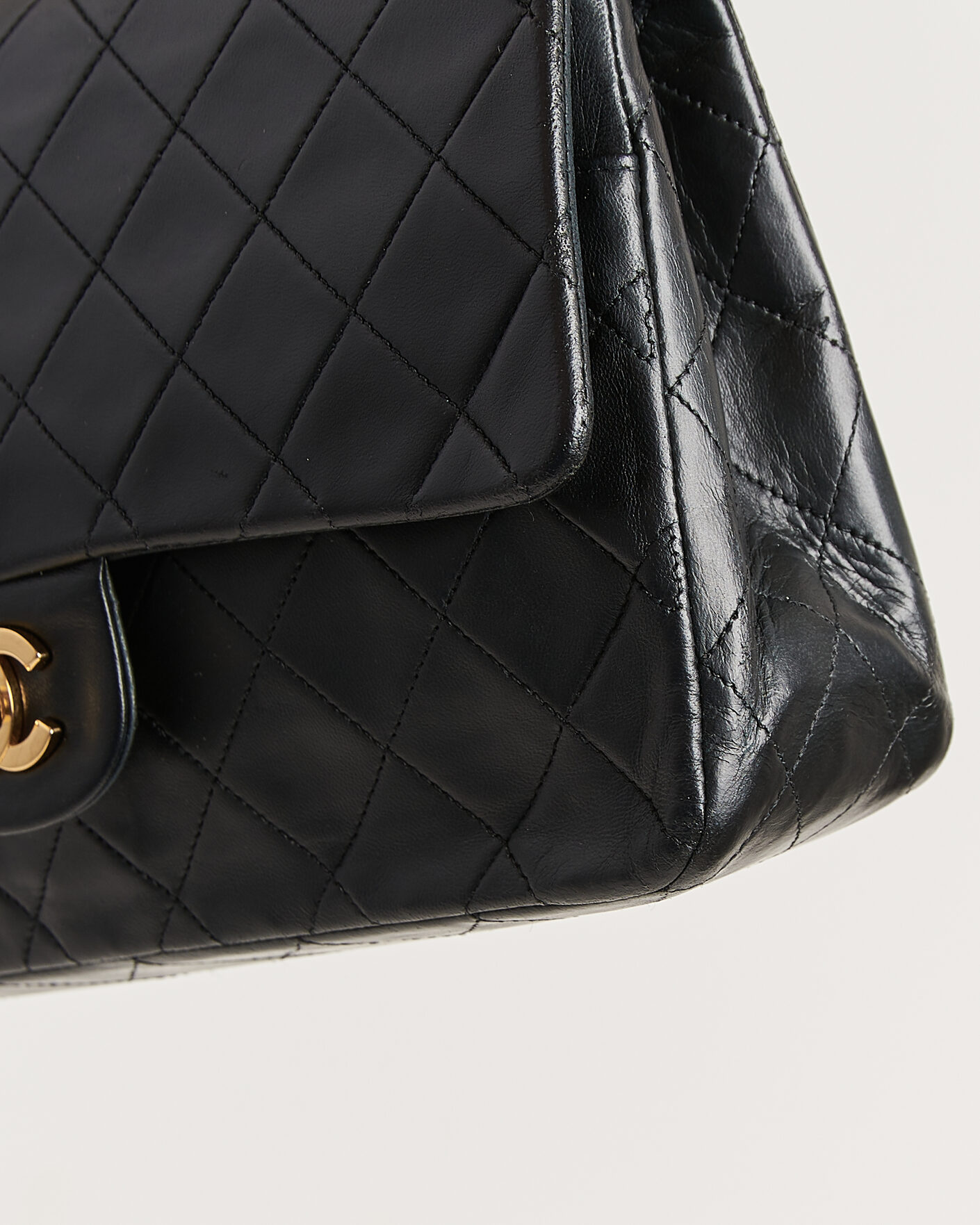 Herr | Pre-Owned & Vintage Bags | Chanel Pre-Owned | Classic Medium Double Flap Bag Lambskin Black