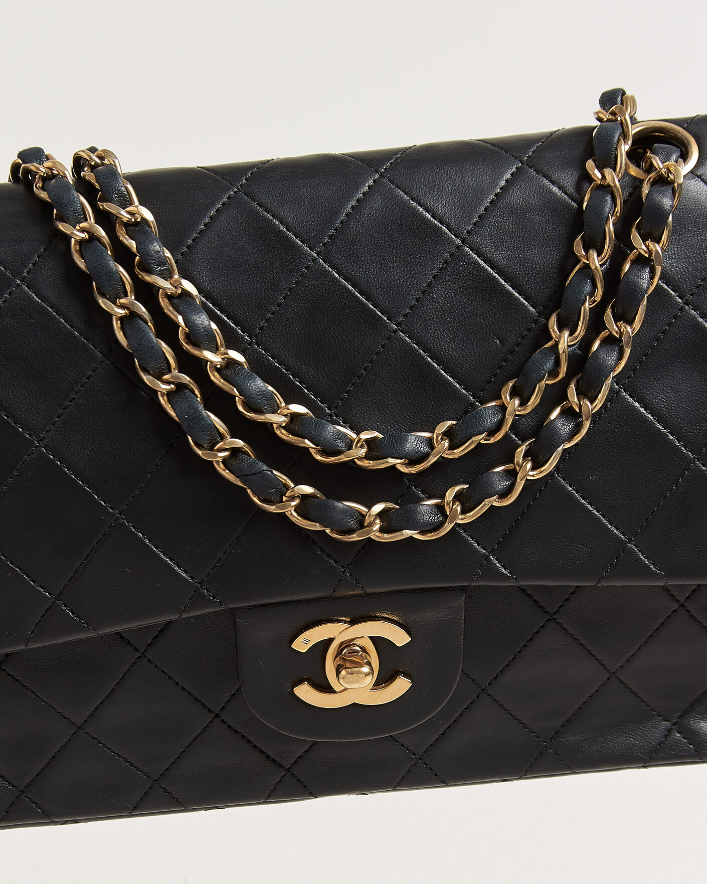 Herr | Pre-Owned & Vintage Bags | Chanel Pre-Owned | Classic Medium Double Flap Bag Lambskin Black