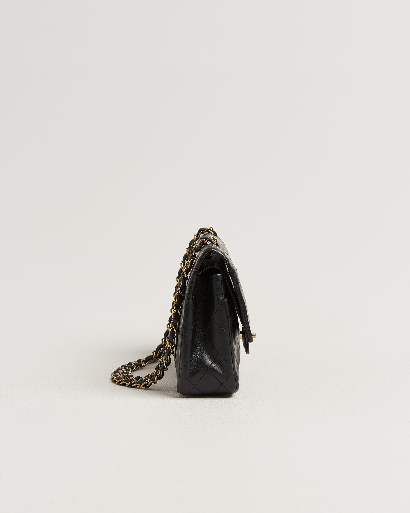 Herr | Pre-Owned & Vintage Bags | Chanel Pre-Owned | Classic Medium Double Flap Bag Lambskin Black