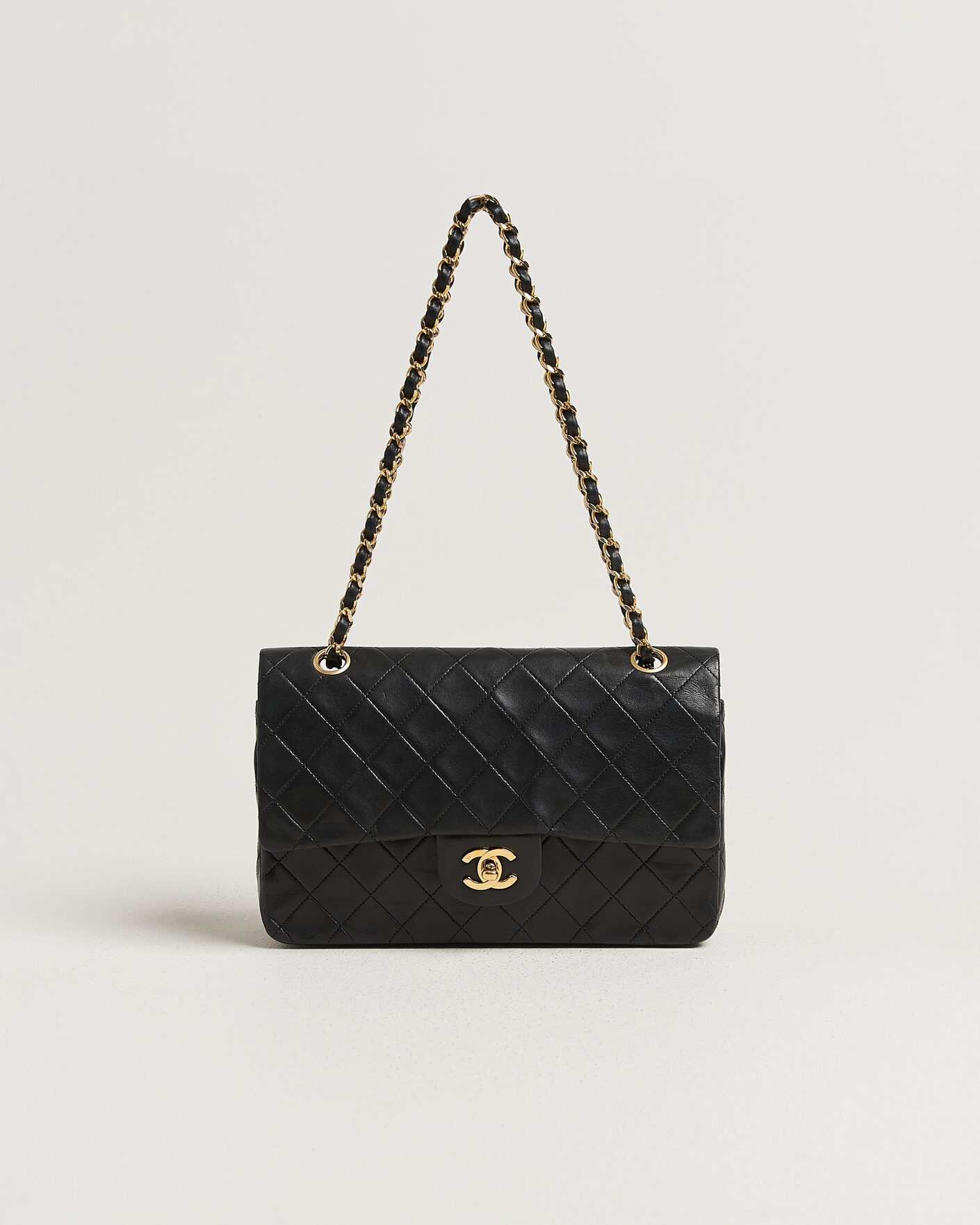 Herr | Pre-Owned & Vintage Bags | Chanel Pre-Owned | Classic Medium Double Flap Bag Lambskin Black