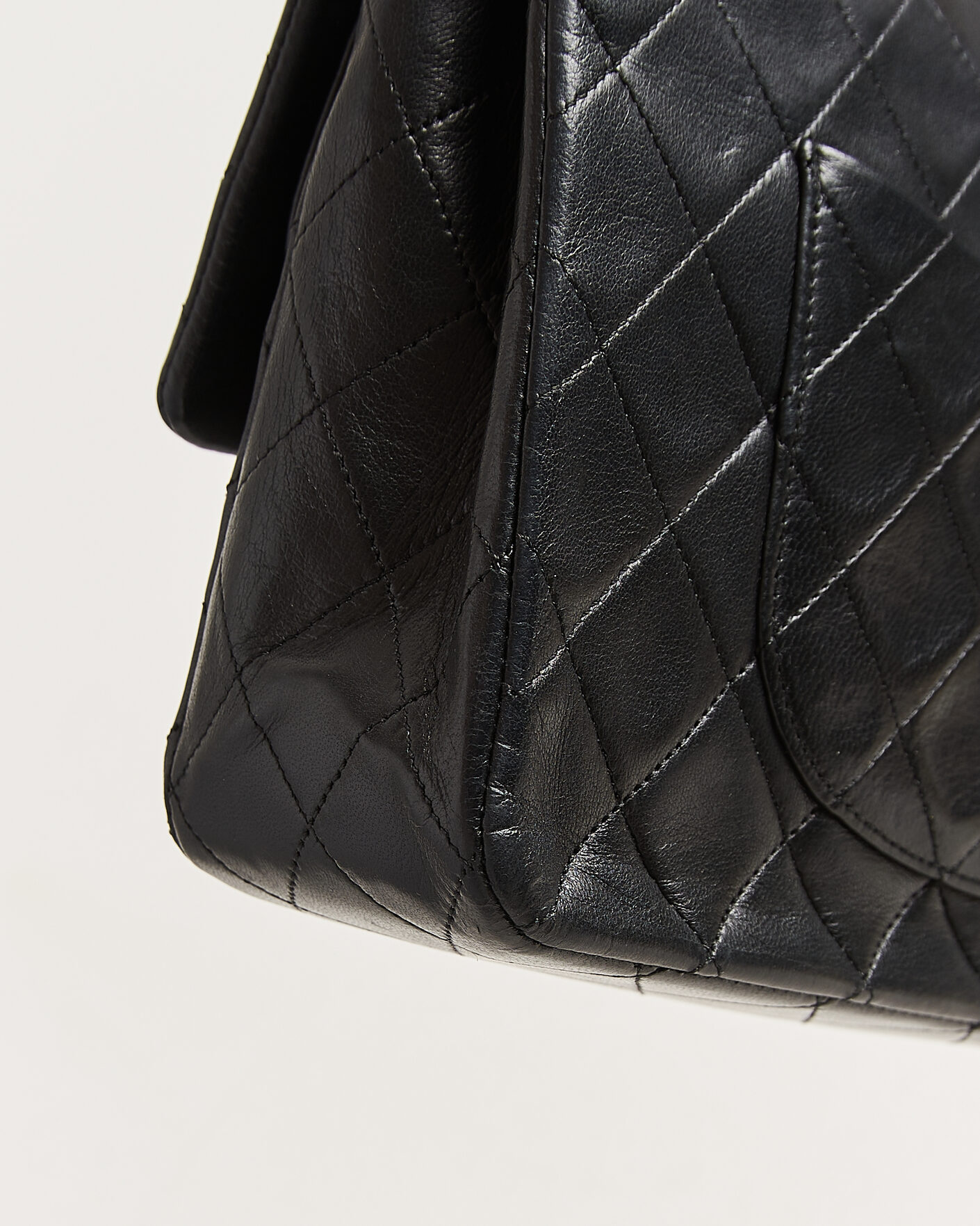 Herr | Pre-Owned & Vintage Bags | Chanel Pre-Owned | Classic Medium Double Flap Bag Lambskin Black