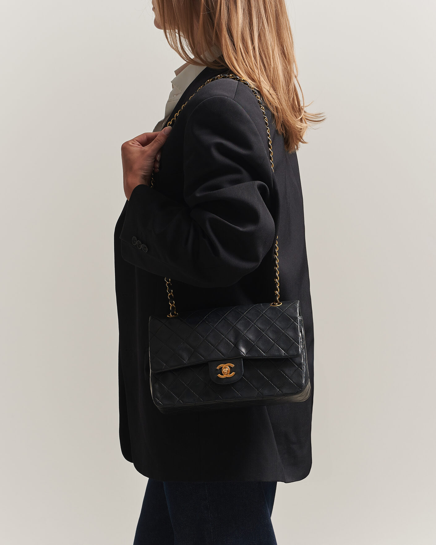 Herr | Pre-Owned & Vintage Bags | Chanel Pre-Owned | Classic Medium Double Flap Bag Lambskin Black
