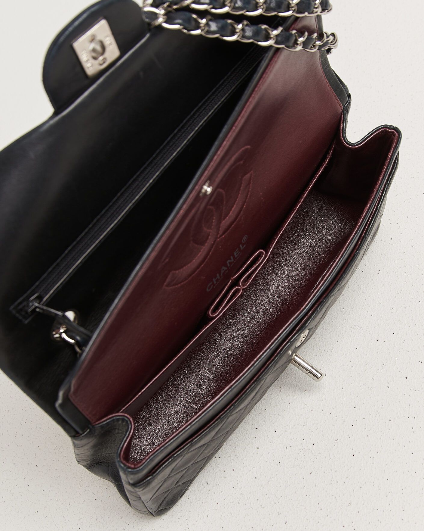 Herr | Pre-Owned & Vintage Bags | Chanel Pre-Owned | Classic Medium Double Flap Bag Lambskin Black