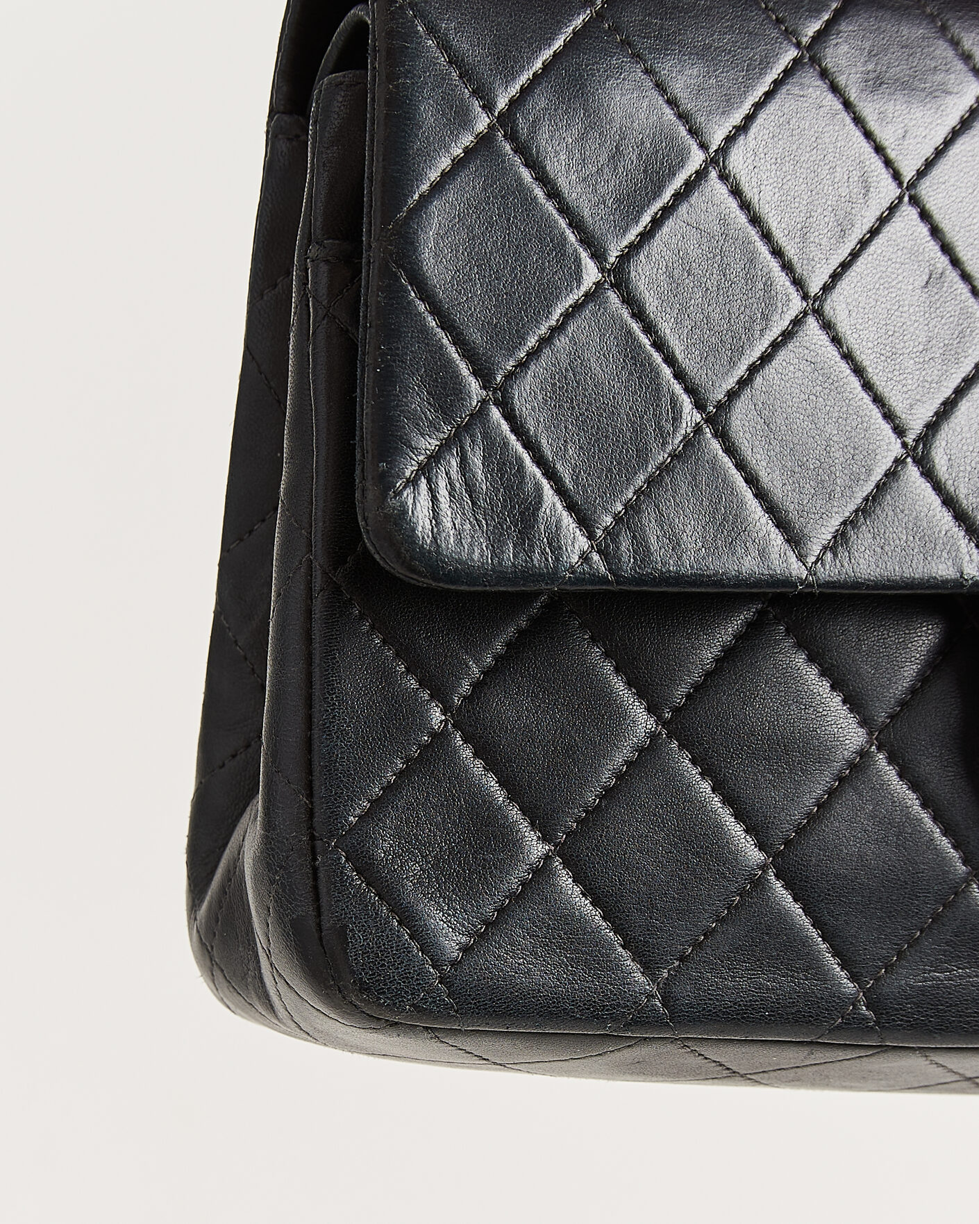 Herr | Pre-Owned & Vintage Bags | Chanel Pre-Owned | Classic Medium Double Flap Bag Lambskin Black