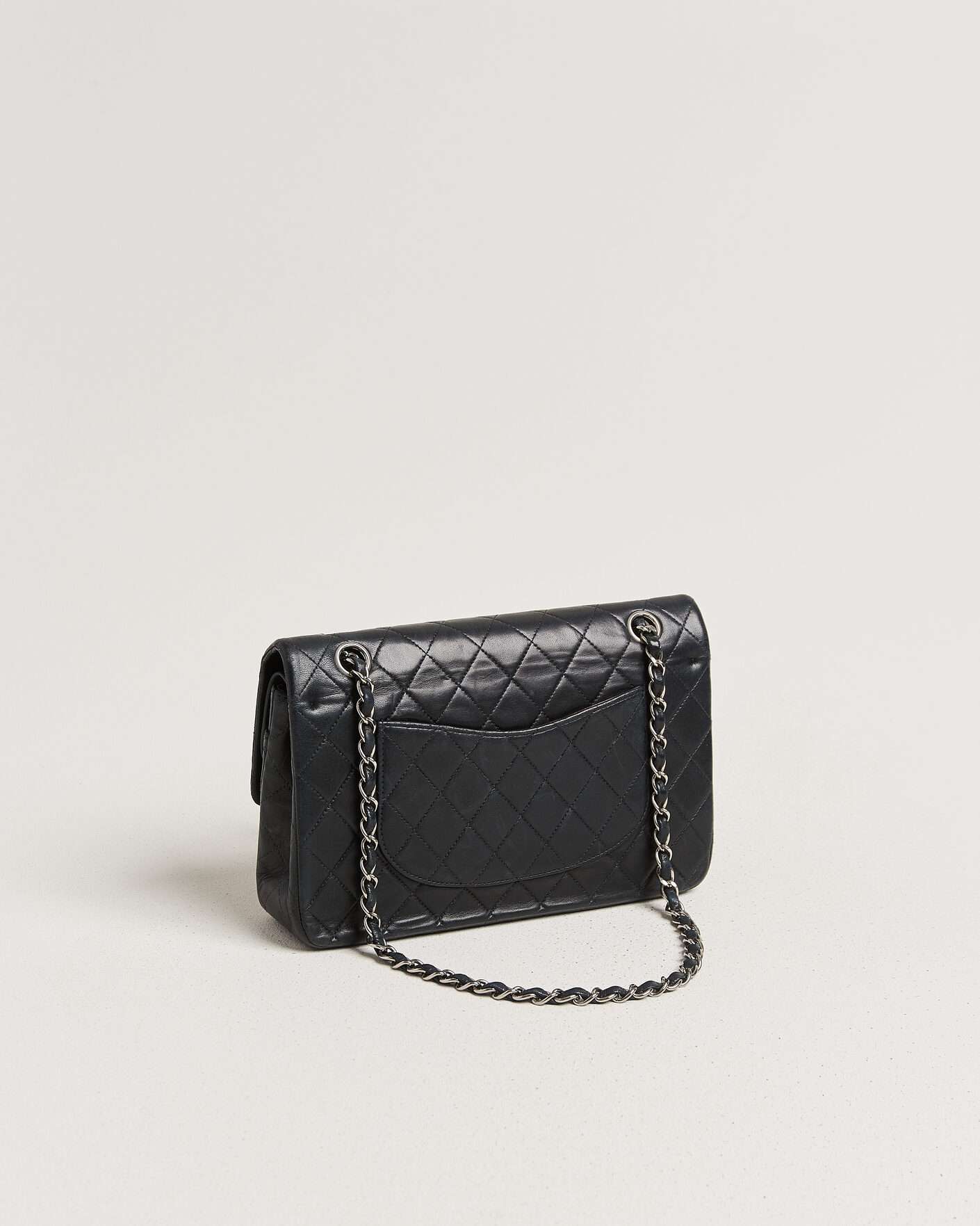 Herr | Pre-Owned & Vintage Bags | Chanel Pre-Owned | Classic Medium Double Flap Bag Lambskin Black