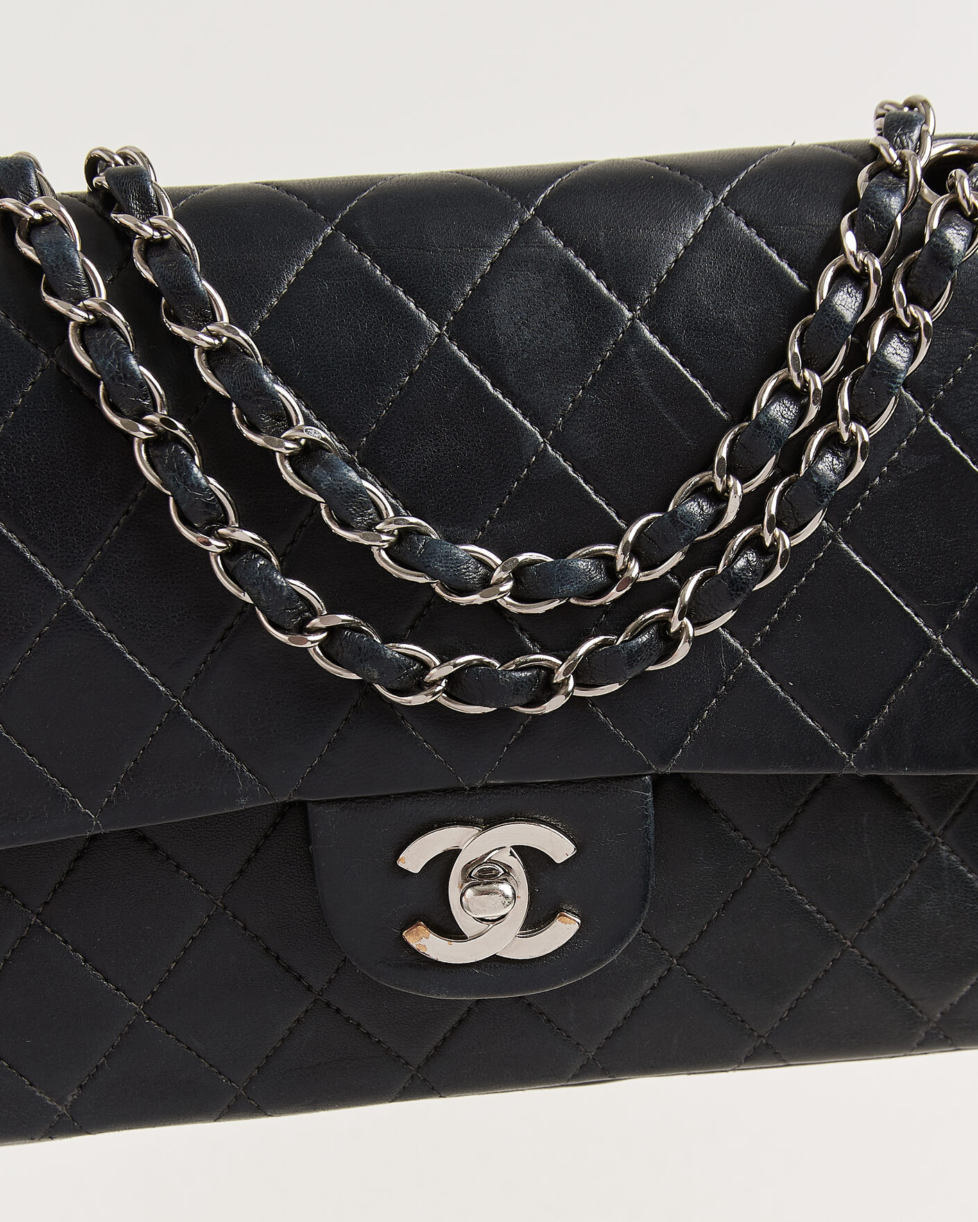 Herr | Pre-Owned & Vintage Bags | Chanel Pre-Owned | Classic Medium Double Flap Bag Lambskin Black