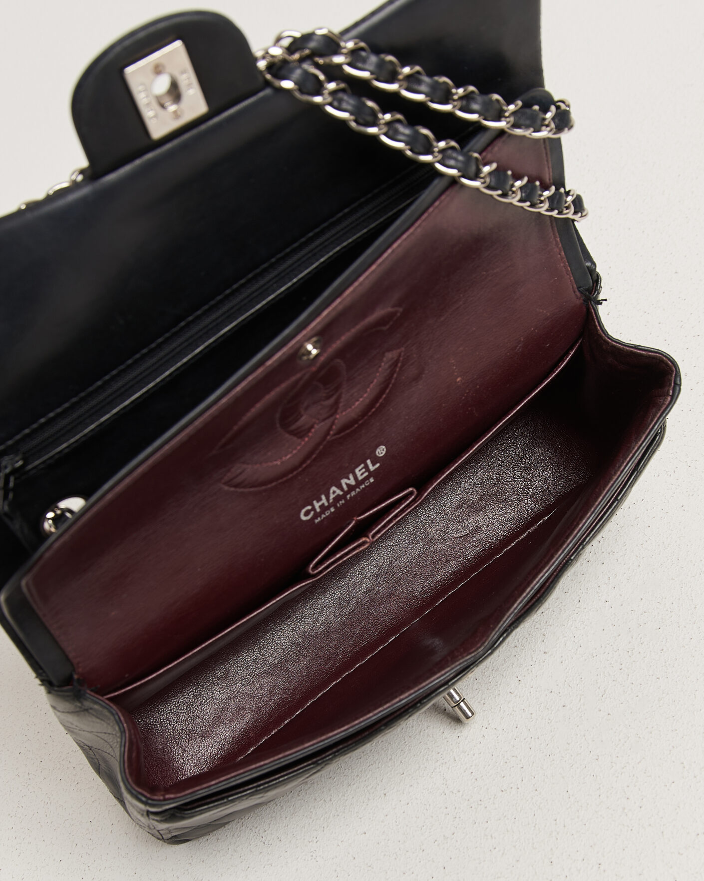 Herr | Pre-Owned & Vintage Bags | Chanel Pre-Owned | Classic Medium Double Flap Bag Lambskin Black