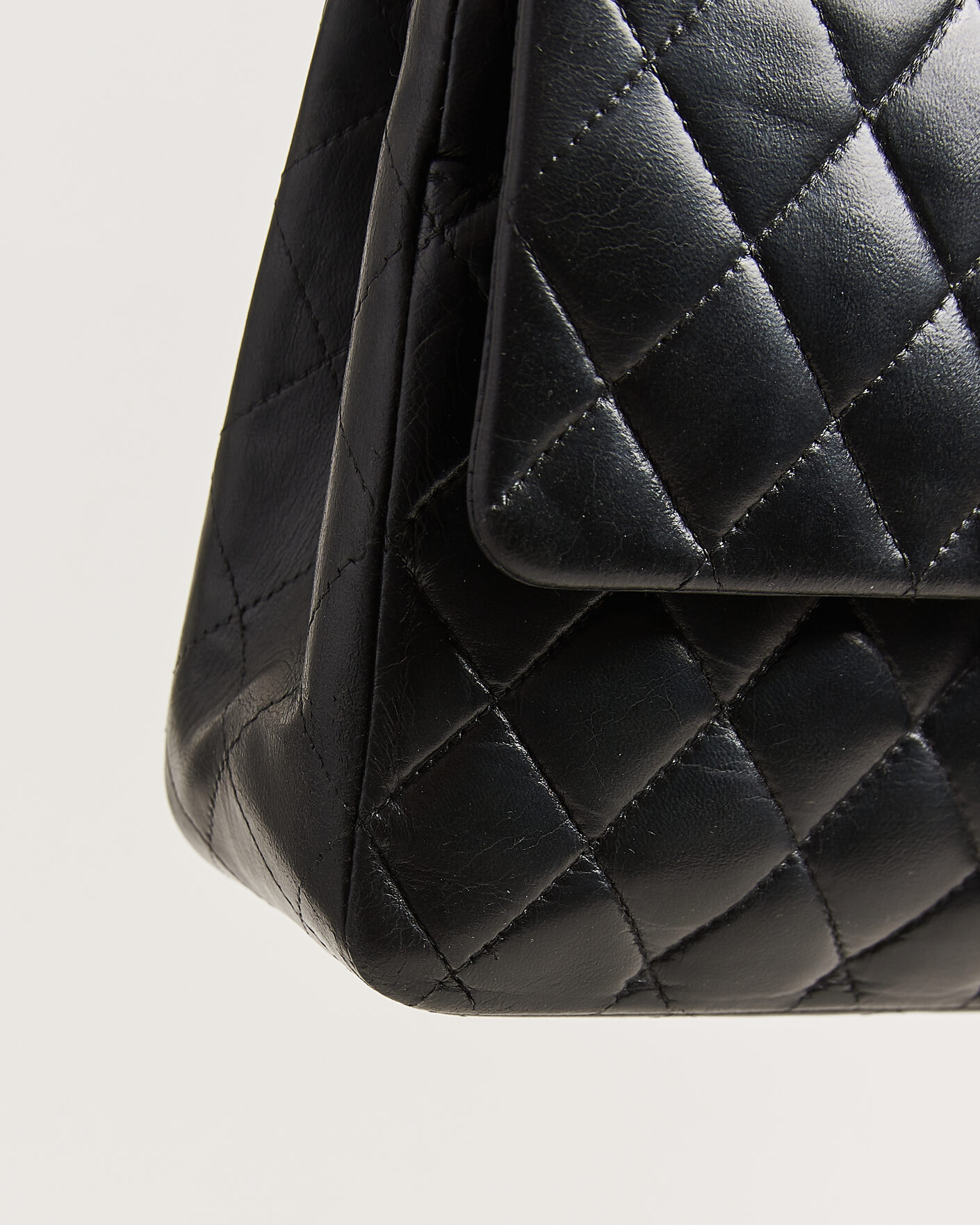 Herr | Pre-Owned & Vintage Bags | Chanel Pre-Owned | Classic Medium Double Flap Bag Lambskin Black