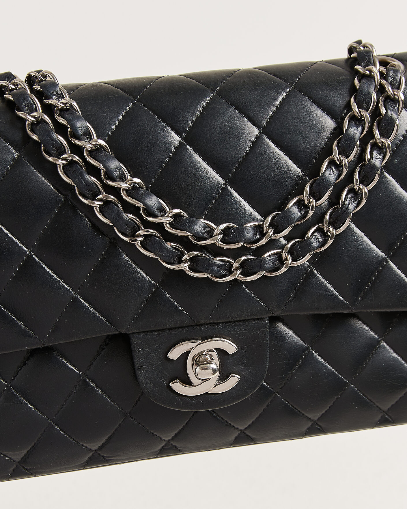 Herr | Pre-Owned & Vintage Bags | Chanel Pre-Owned | Classic Medium Double Flap Bag Lambskin Black