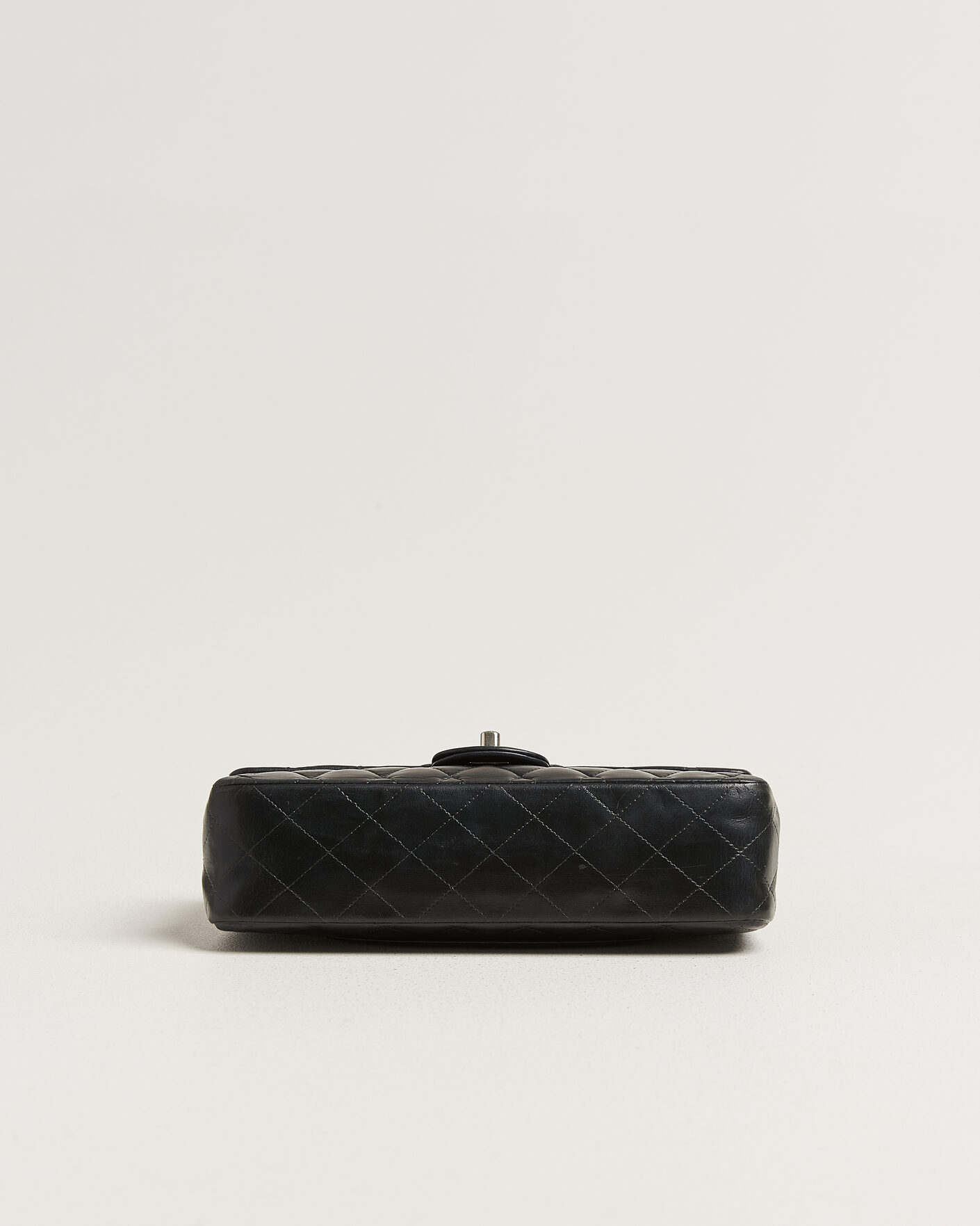 Herr | Pre-Owned & Vintage Bags | Chanel Pre-Owned | Classic Medium Double Flap Bag Lambskin Black