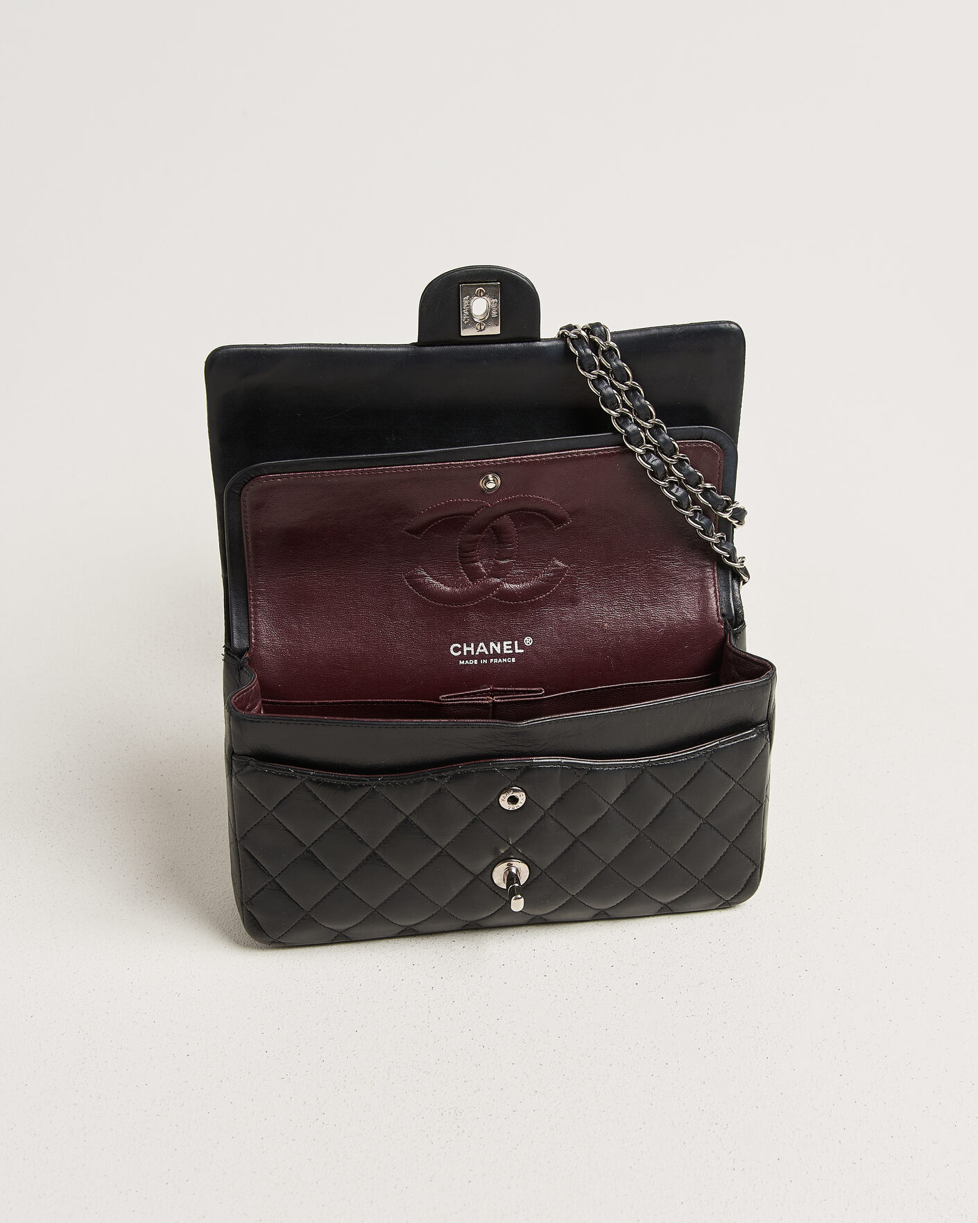 Herr | Pre-Owned & Vintage Bags | Chanel Pre-Owned | Classic Medium Double Flap Bag Lambskin Black