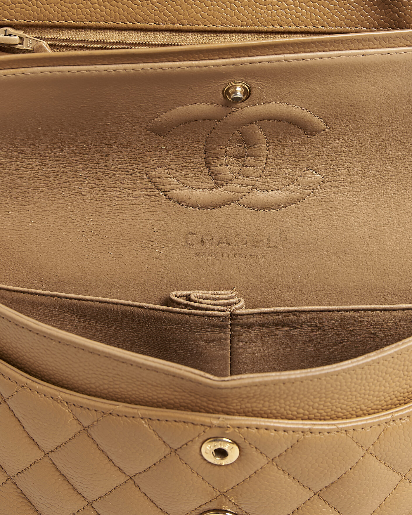 Herr | Pre-Owned & Vintage Bags | Chanel Pre-Owned | Classic Small Double Flap Bag Caviar Leather Beige