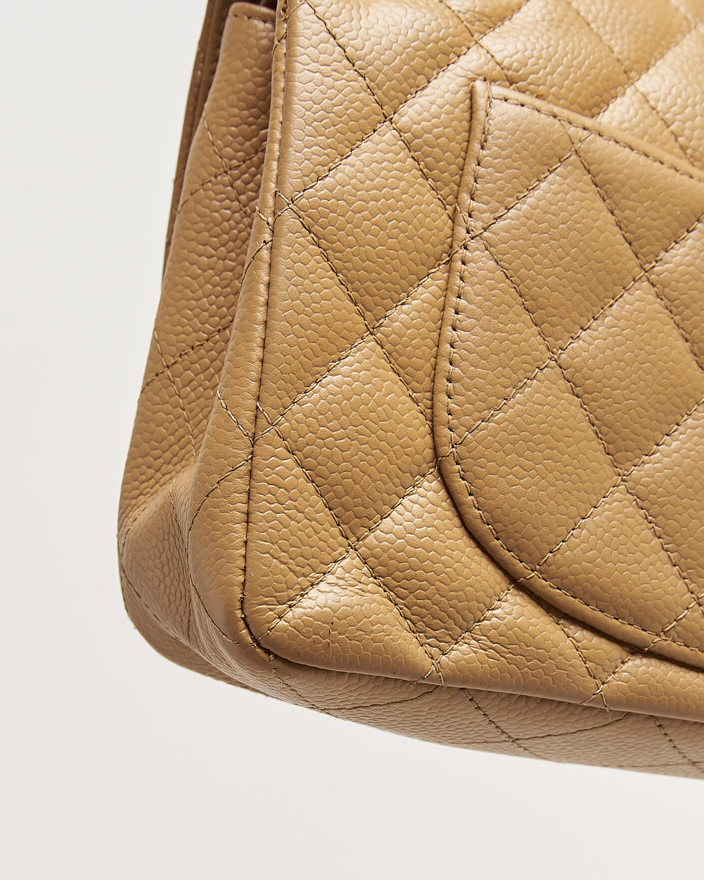Herr | Pre-Owned & Vintage Bags | Chanel Pre-Owned | Classic Small Double Flap Bag Caviar Leather Beige