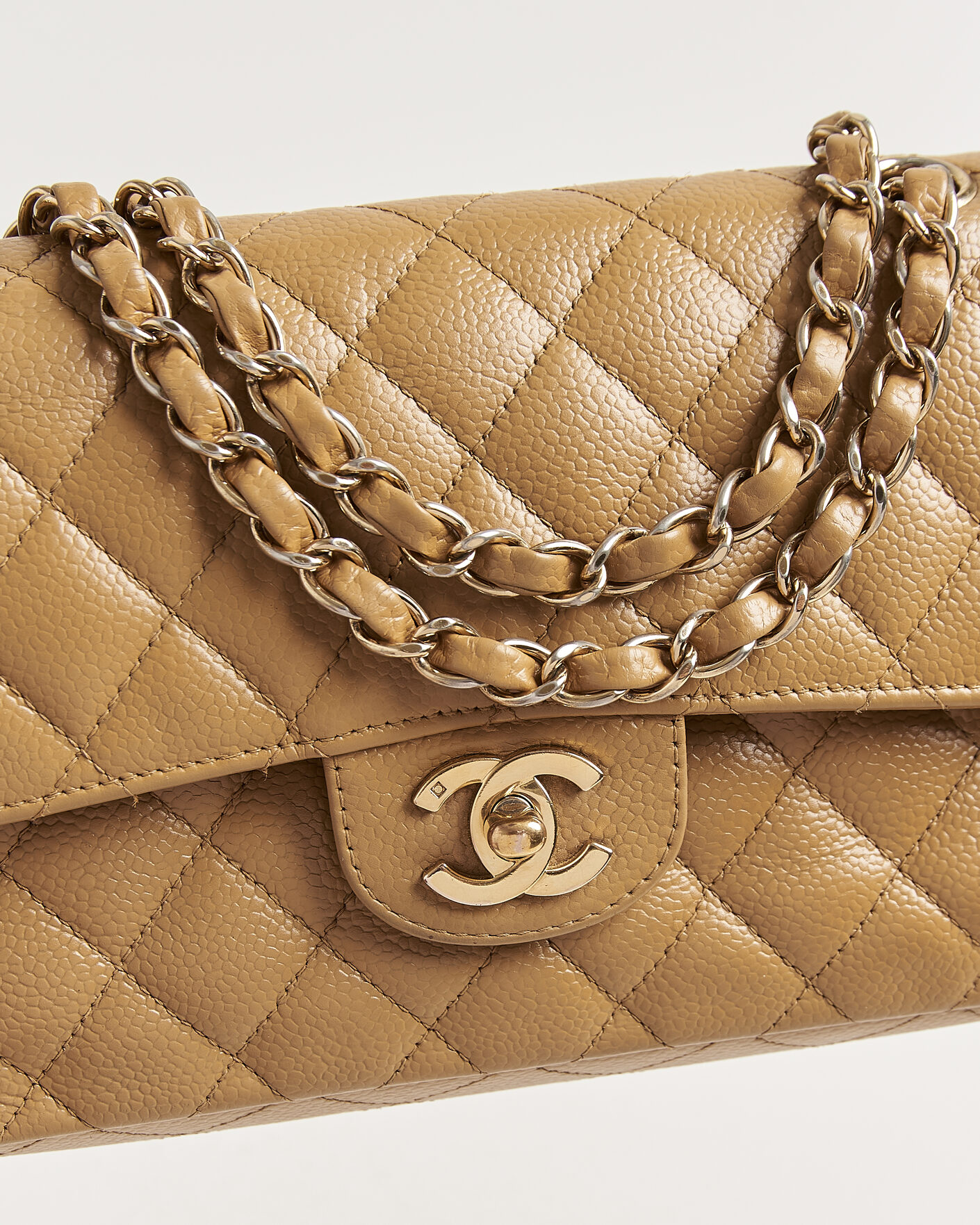 Herr | Pre-Owned & Vintage Bags | Chanel Pre-Owned | Classic Small Double Flap Bag Caviar Leather Beige