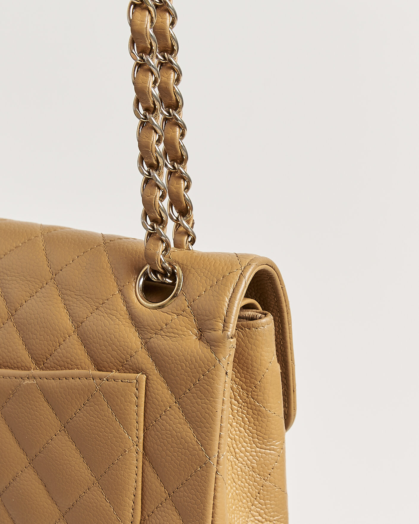 Herr | Pre-Owned & Vintage Bags | Chanel Pre-Owned | Classic Small Double Flap Bag Caviar Leather Beige