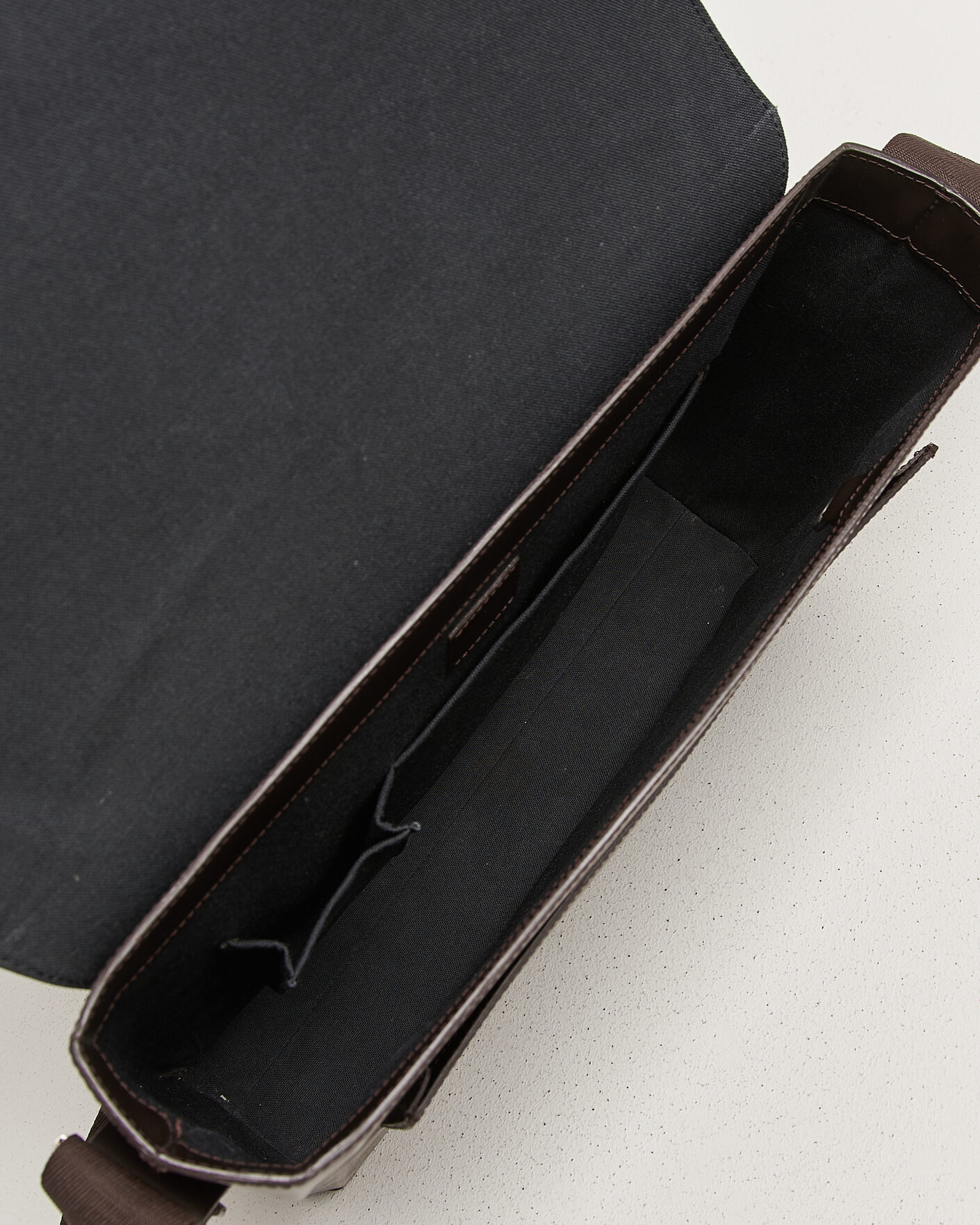Herr | Pre-Owned & Vintage Bags | Louis Vuitton Pre-Owned | Messenger Bag Monogram Glace Bobby Brown