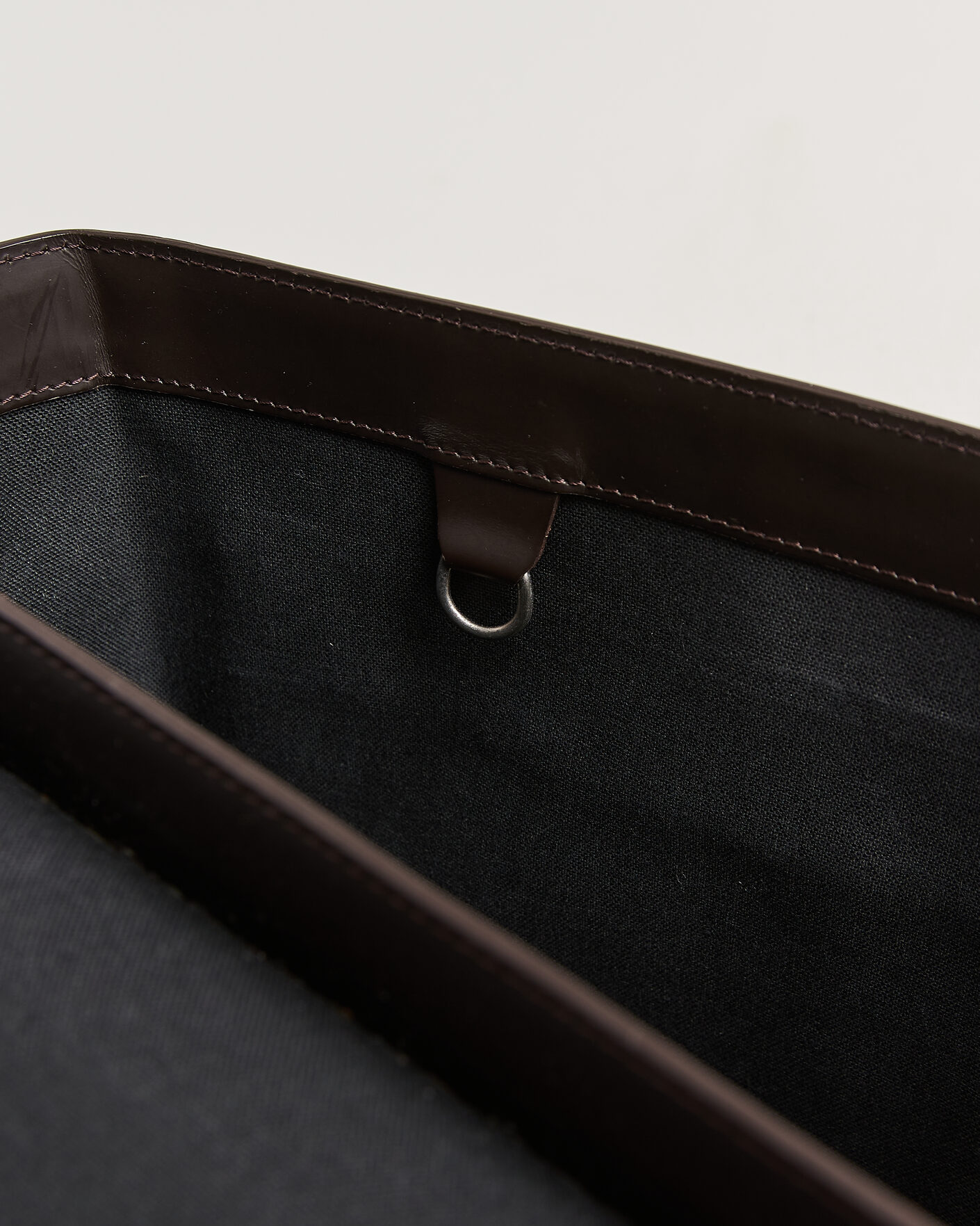Herr | Pre-Owned & Vintage Bags | Louis Vuitton Pre-Owned | Messenger Bag Monogram Glace Bobby Brown