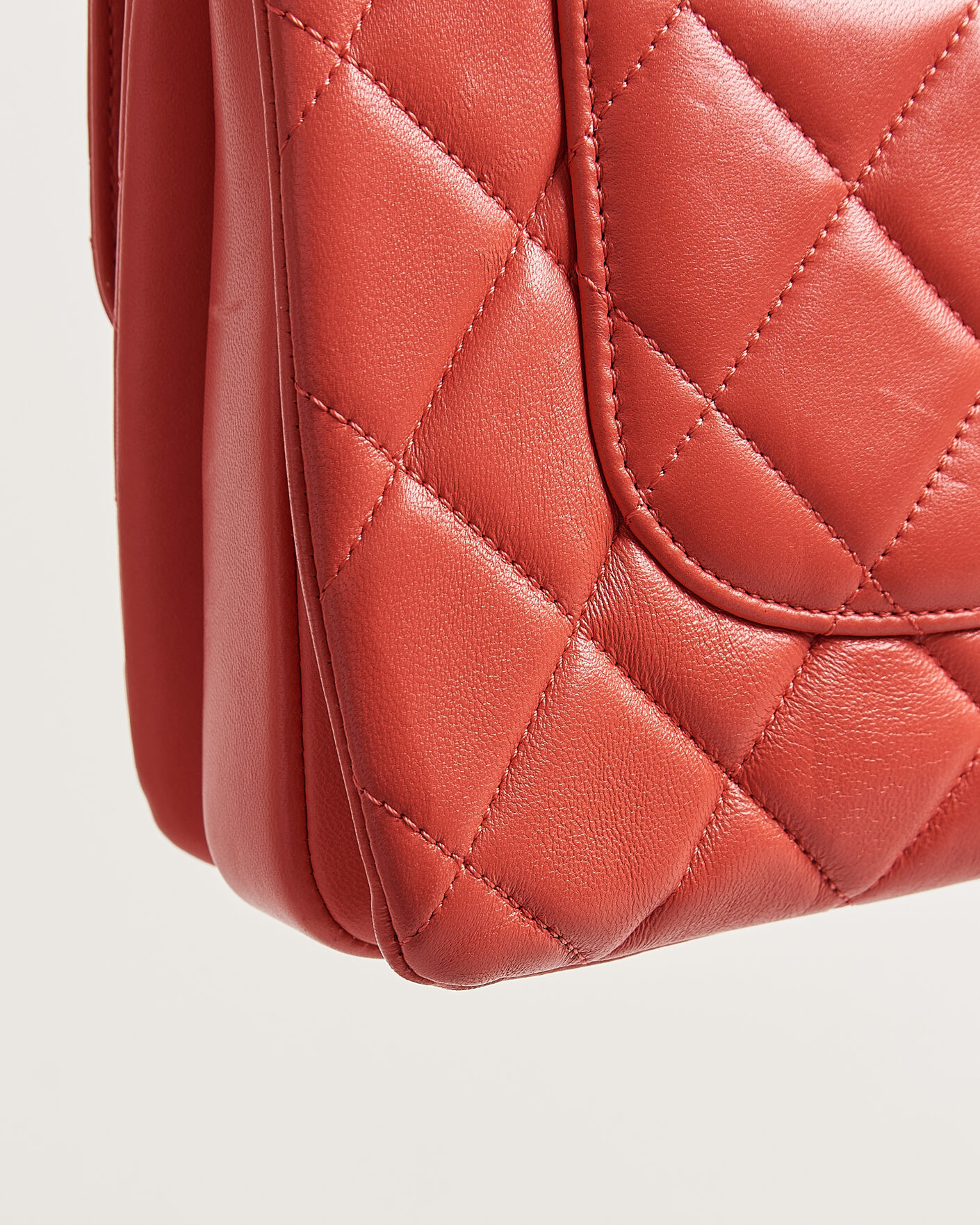 Herr | Pre-Owned & Vintage Bags | Chanel Pre-Owned | Trendy CC Top Handle Bag Coral