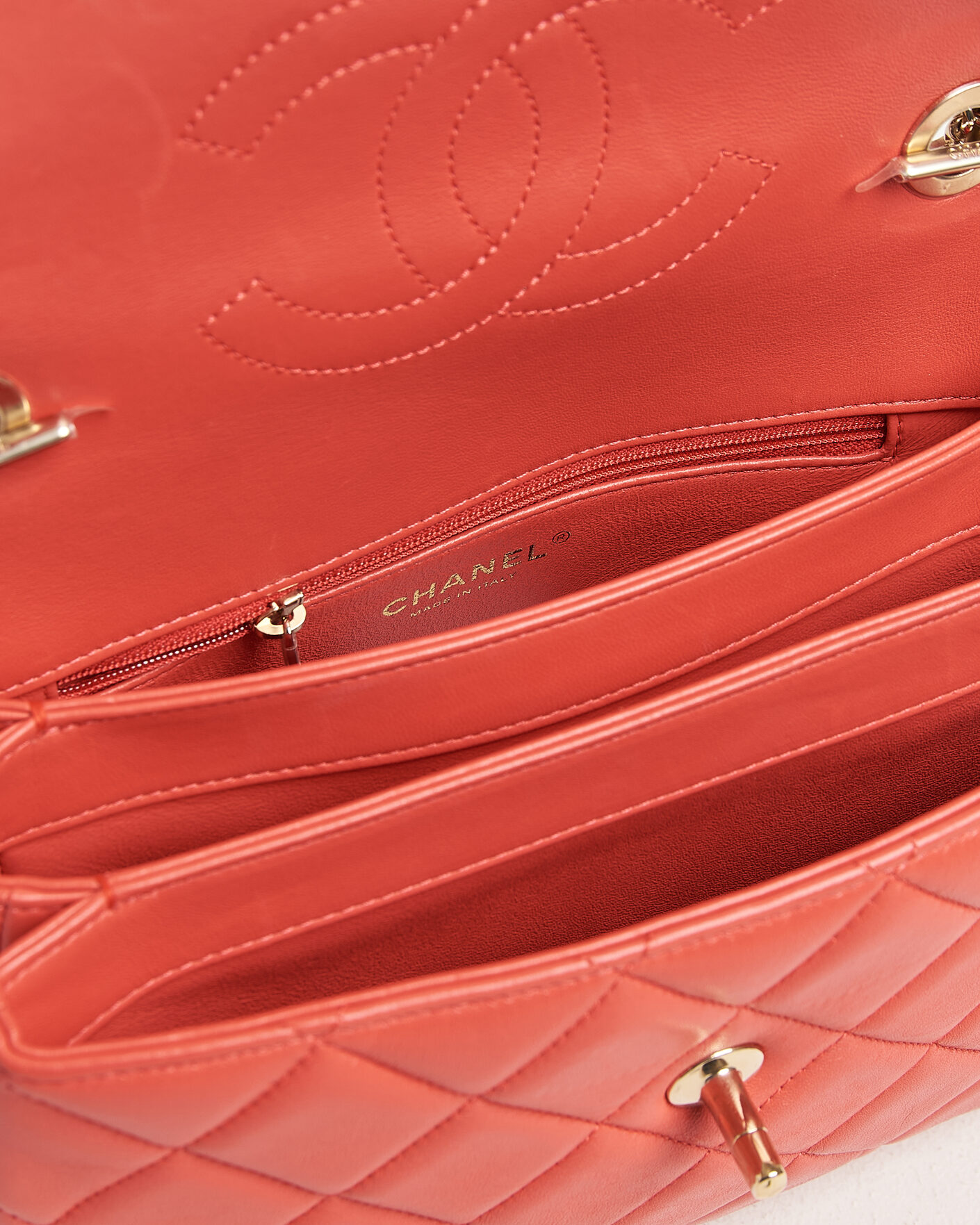 Herr | Pre-Owned & Vintage Bags | Chanel Pre-Owned | Trendy CC Top Handle Bag Coral