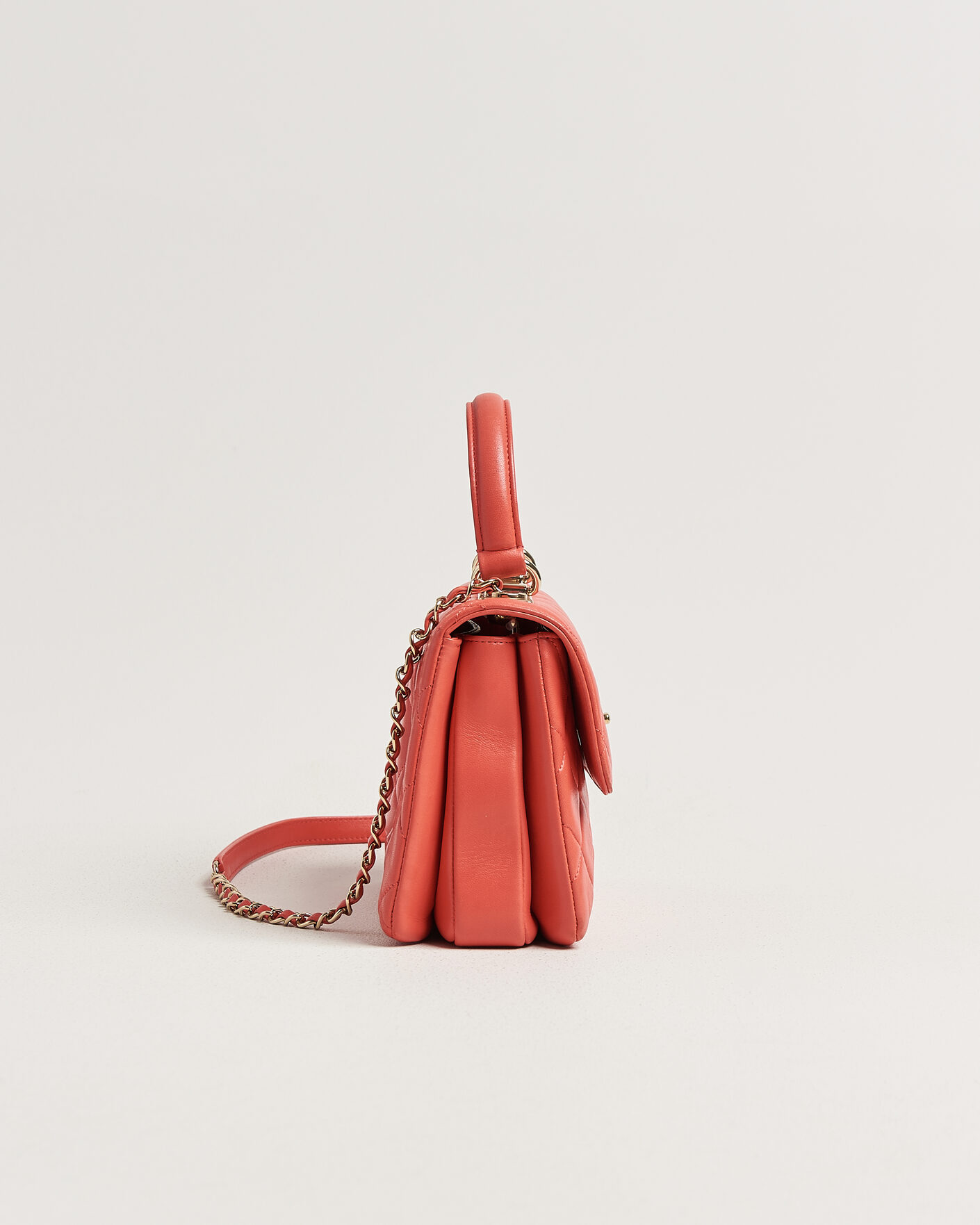 Herr | Pre-Owned & Vintage Bags | Chanel Pre-Owned | Trendy CC Top Handle Bag Coral