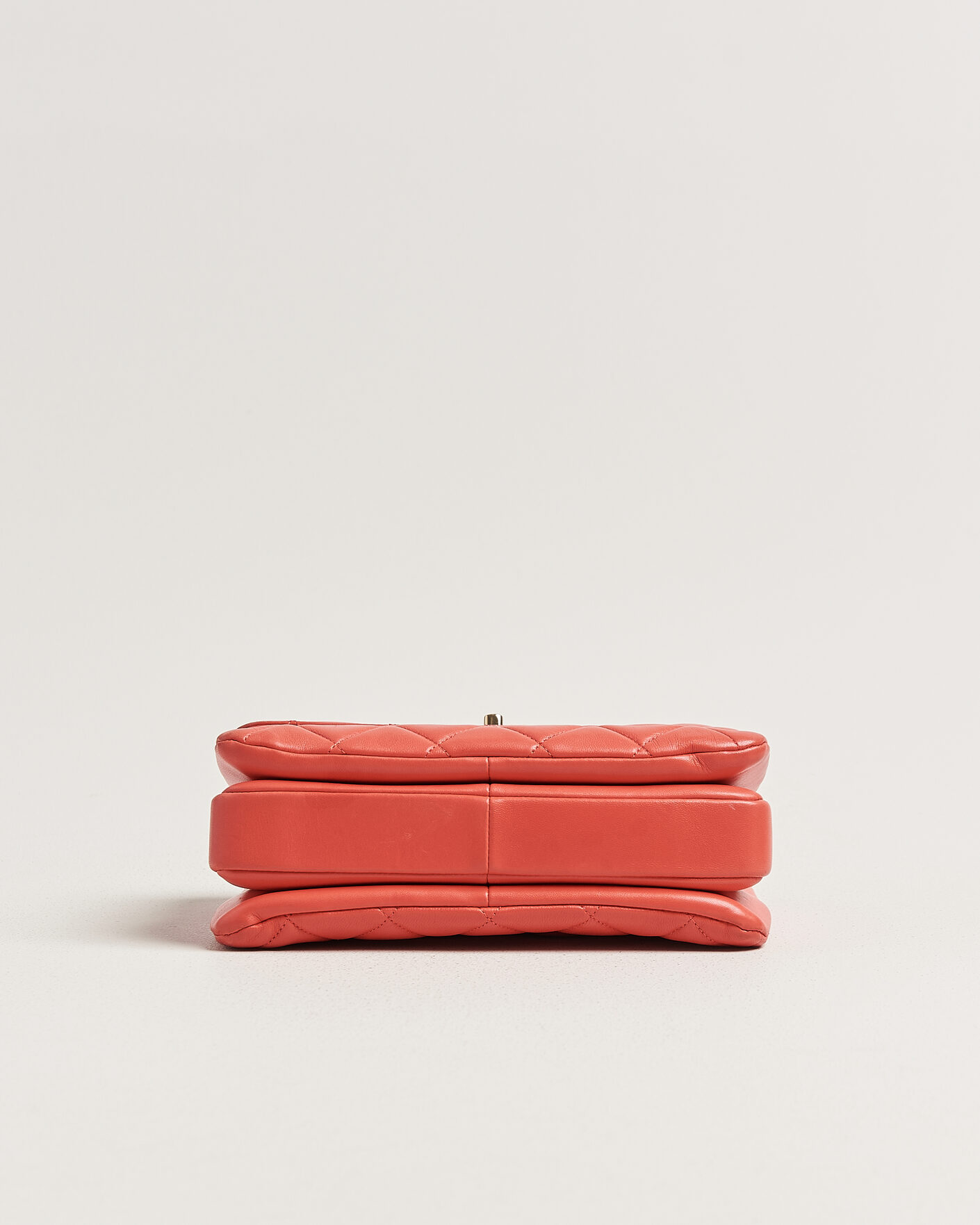 Herr | Pre-Owned & Vintage Bags | Chanel Pre-Owned | Trendy CC Top Handle Bag Coral