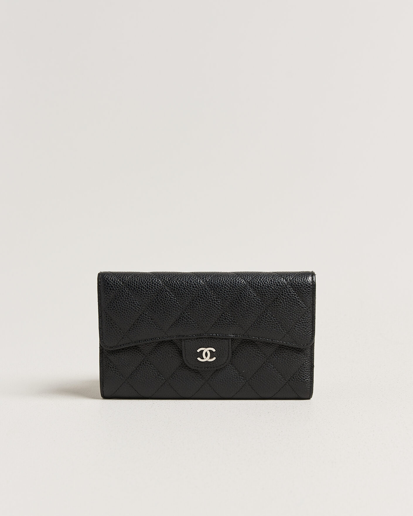 Herr | Pre-Owned & Vintage Bags | Chanel Pre-Owned | Classic Trifold Flap Wallet Caviar Leather Black