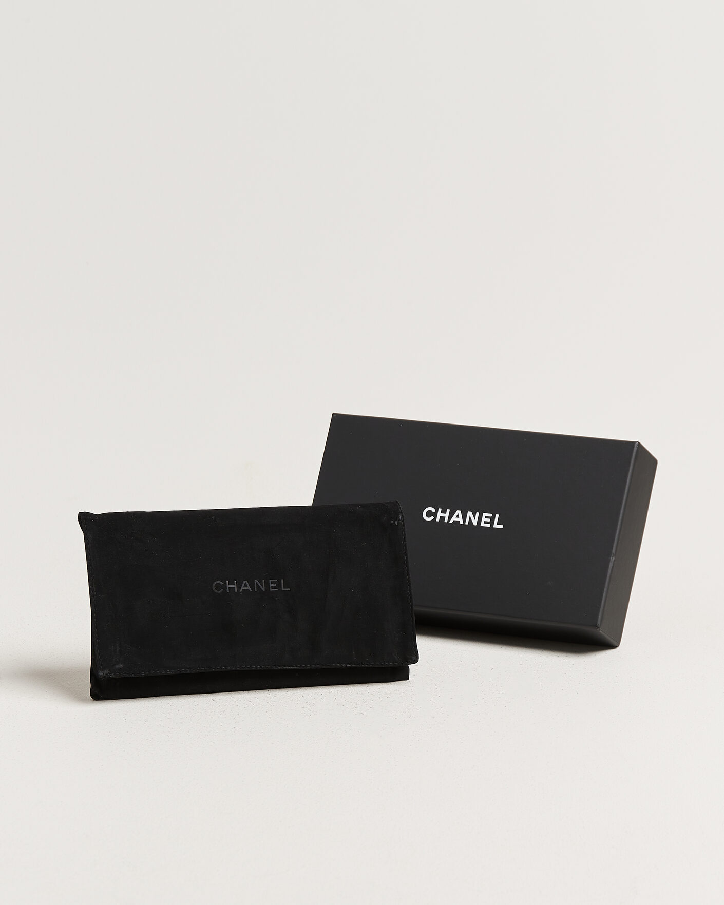 Herr | Pre-Owned & Vintage Bags | Chanel Pre-Owned | Classic Trifold Flap Wallet Caviar Leather Black