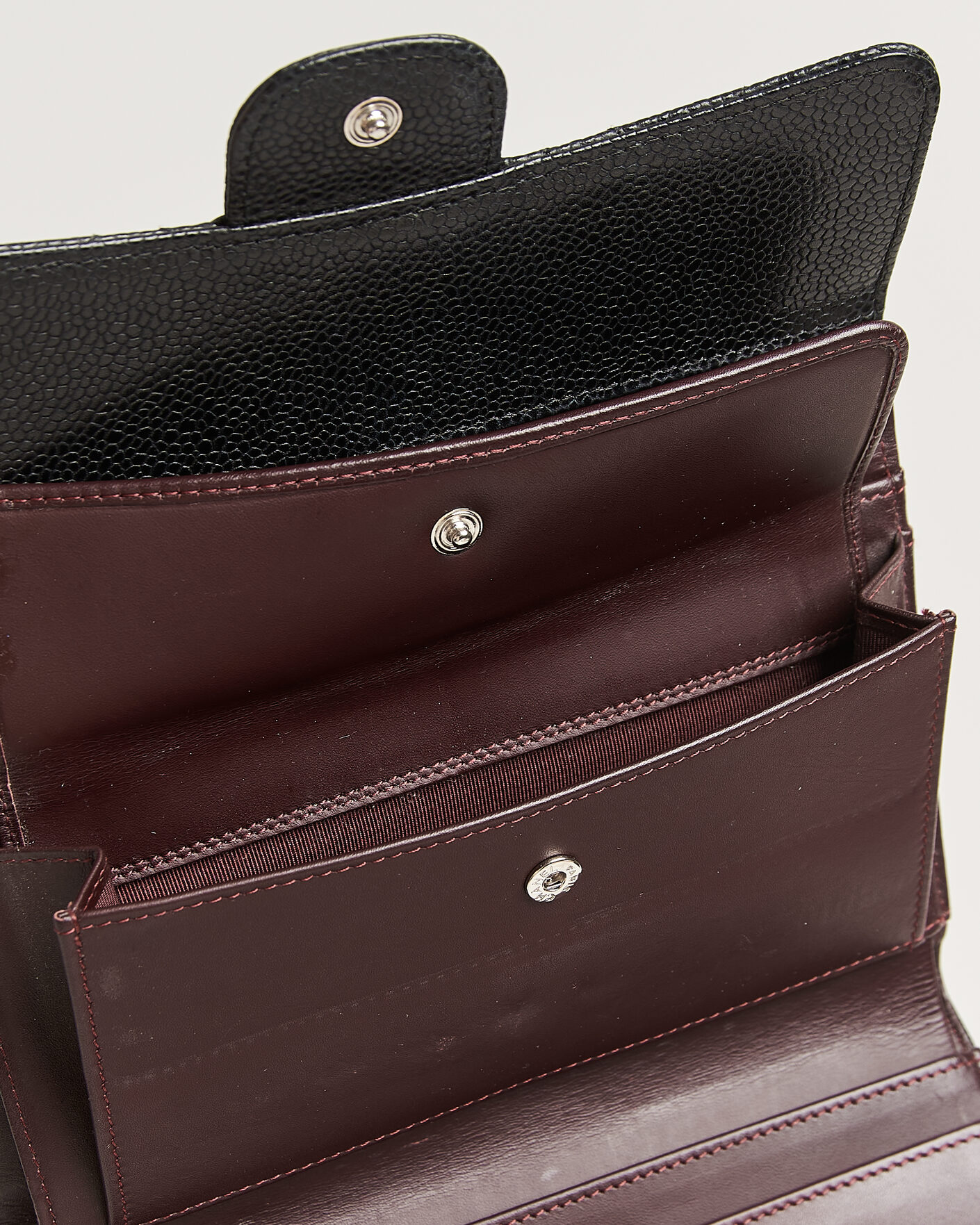 Herr | Pre-Owned & Vintage Bags | Chanel Pre-Owned | Classic Trifold Flap Wallet Caviar Leather Black
