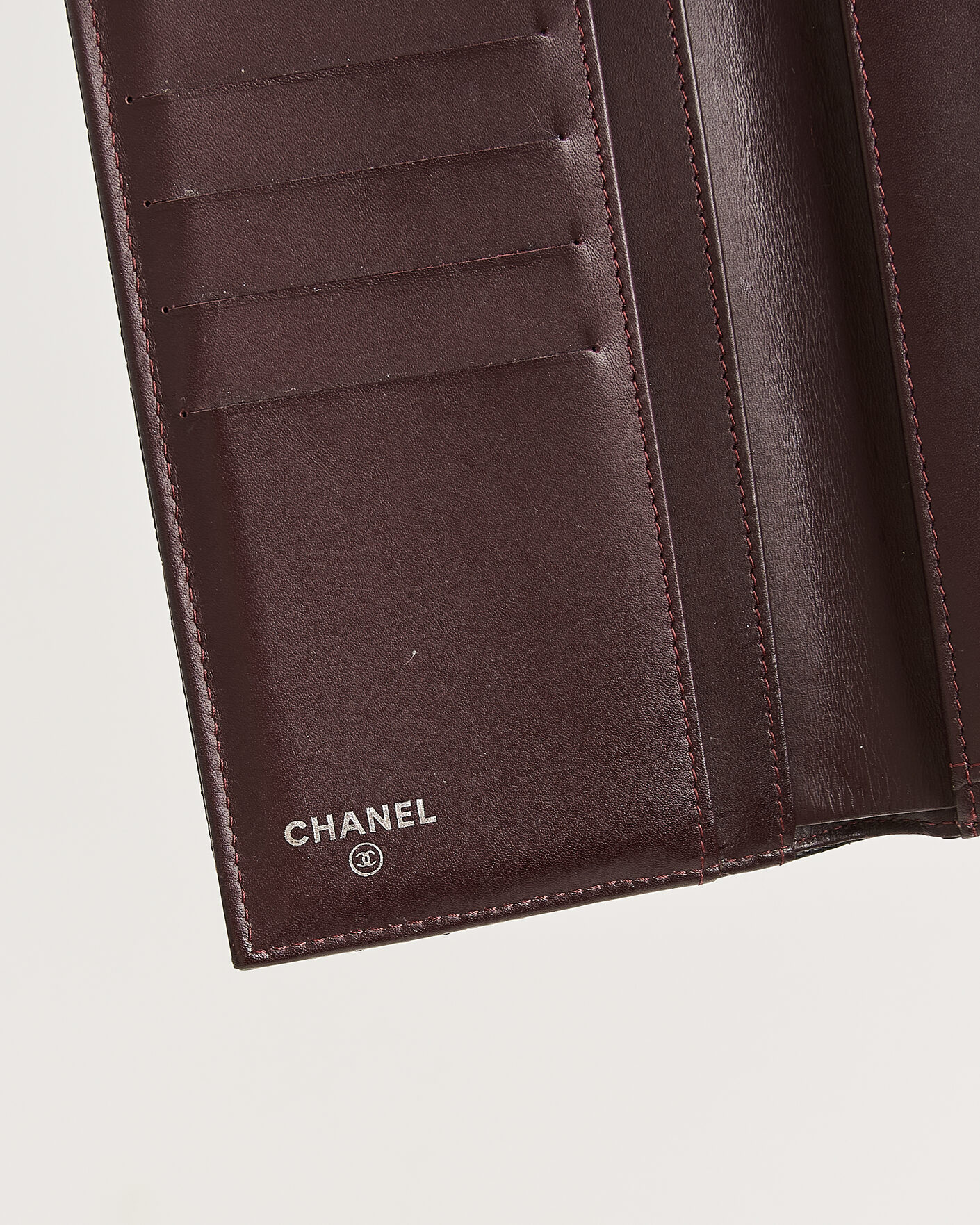 Herr | Pre-Owned & Vintage Bags | Chanel Pre-Owned | Classic Trifold Flap Wallet Caviar Leather Black