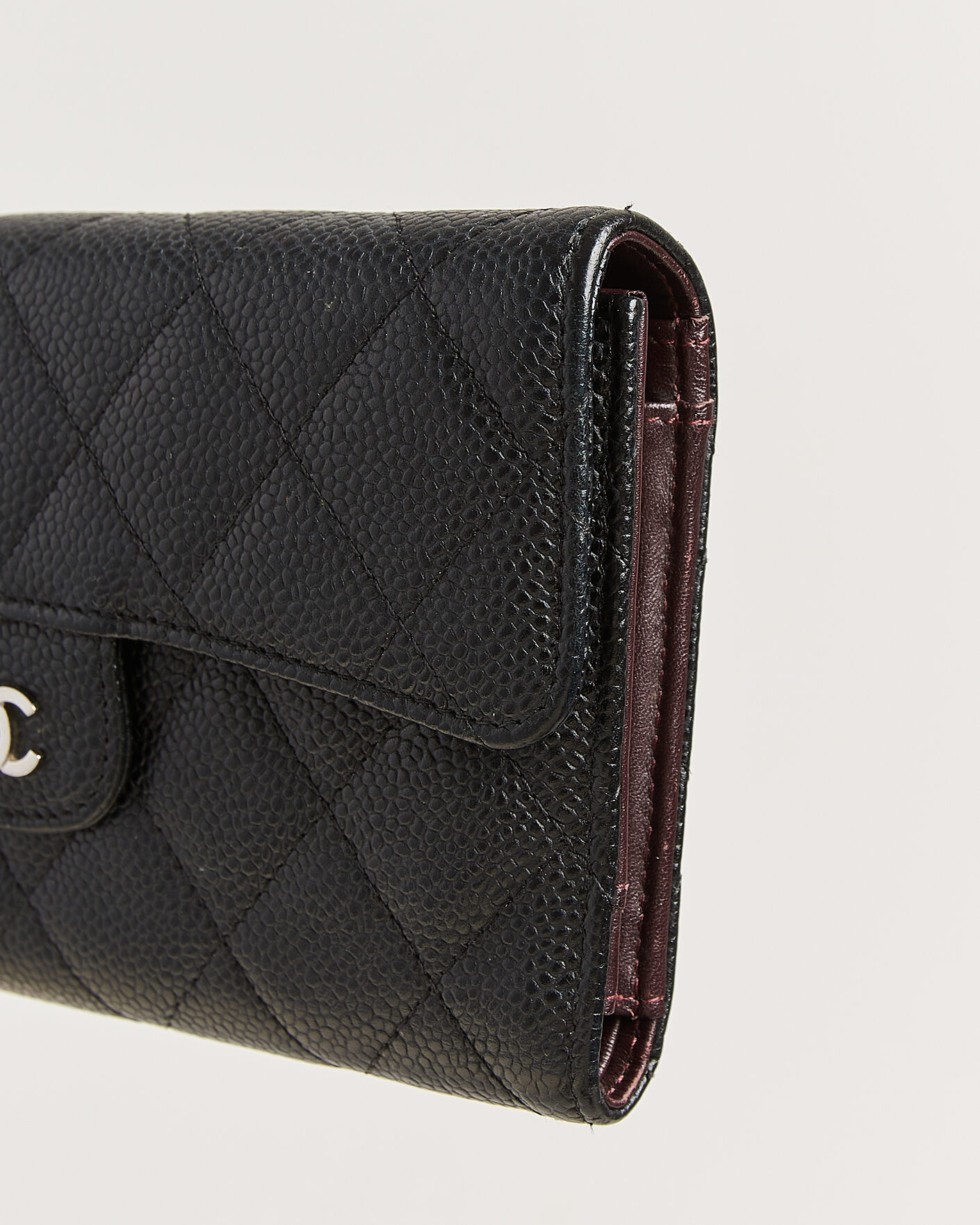 Herr | Pre-Owned & Vintage Bags | Chanel Pre-Owned | Classic Trifold Flap Wallet Caviar Leather Black