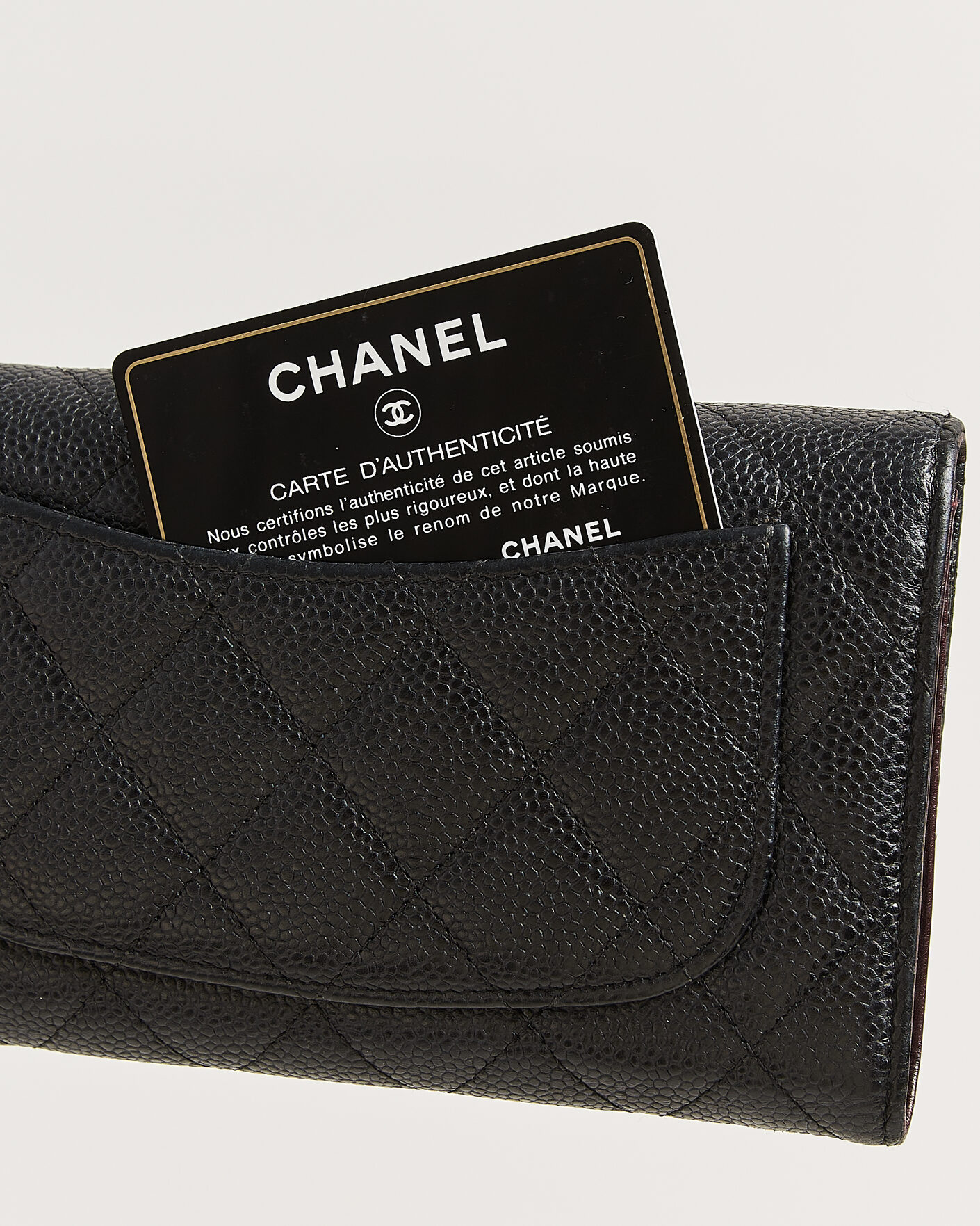 Herr | Pre-Owned & Vintage Bags | Chanel Pre-Owned | Classic Trifold Flap Wallet Caviar Leather Black