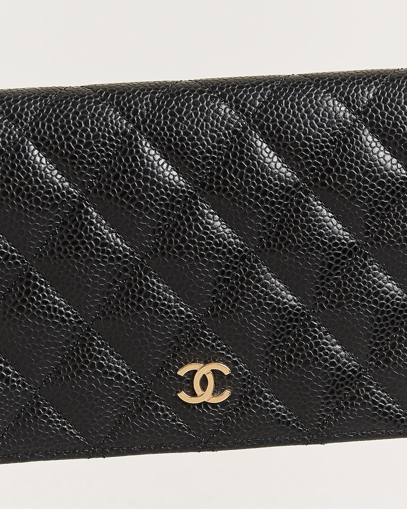 Herr | Pre-Owned & Vintage Bags | Chanel Pre-Owned | Classic Bifold Wallet Caviar Leather Black