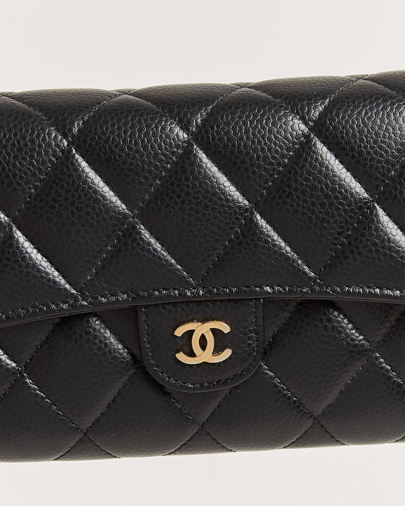 Herr | Pre-Owned & Vintage Bags | Chanel Pre-Owned | Classic Long Flap Wallet Caviar Leather Black