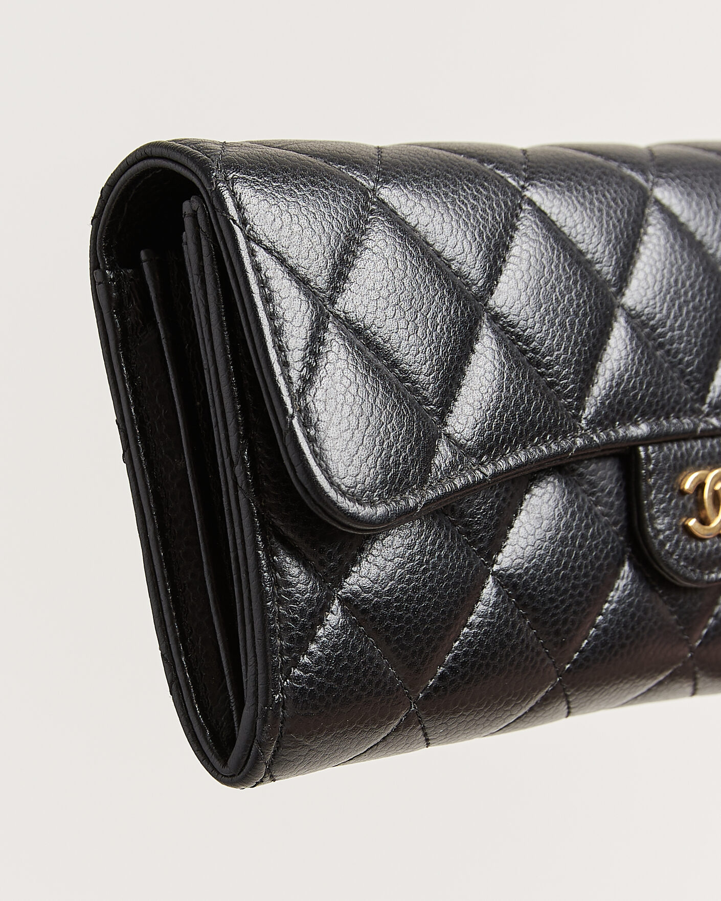 Herr | Pre-Owned & Vintage Bags | Chanel Pre-Owned | Classic Long Flap Wallet Caviar Leather Black
