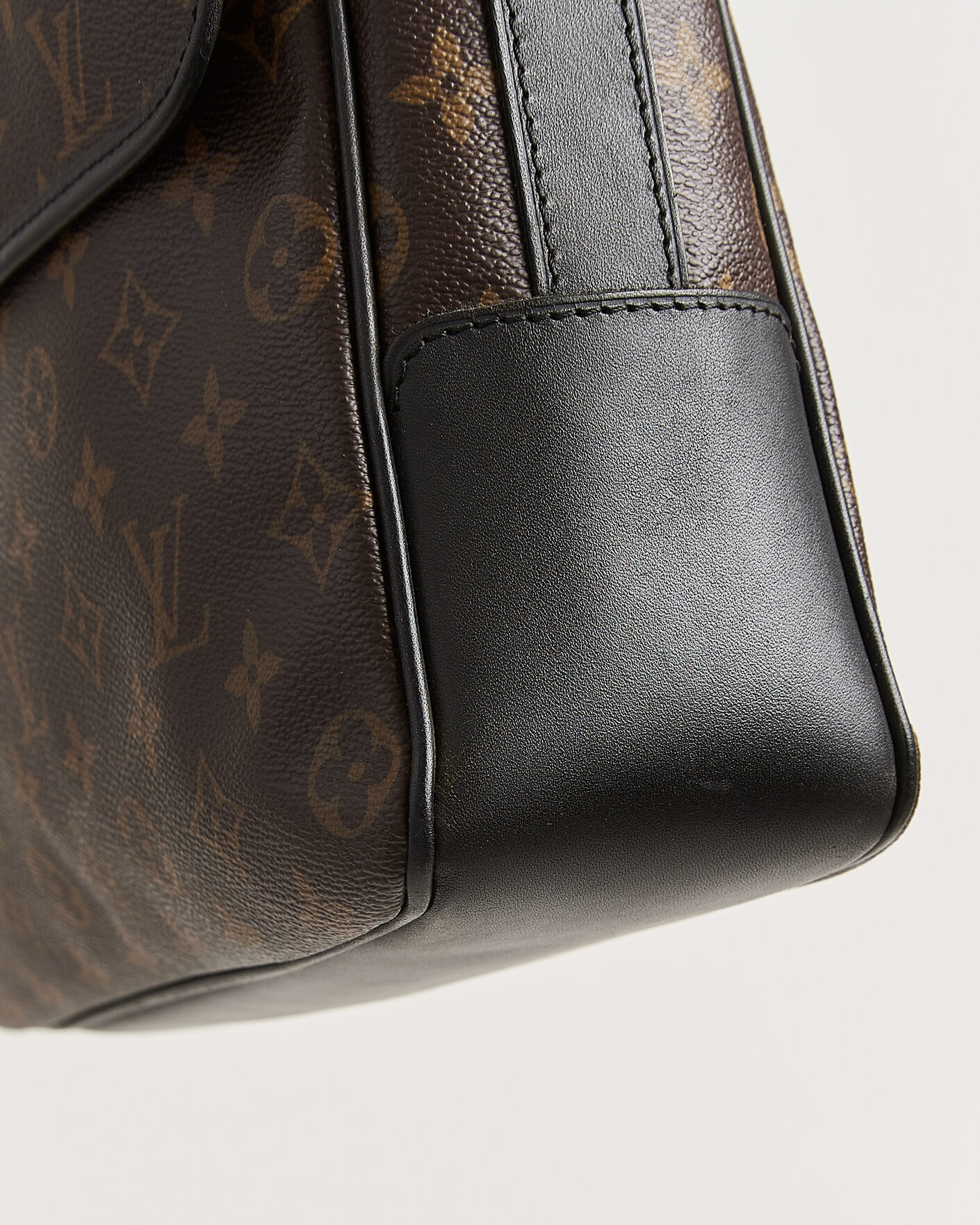 Herr | Pre-Owned & Vintage Bags | Louis Vuitton Pre-Owned | Abbesses Messenger Bag Monogram Macassar